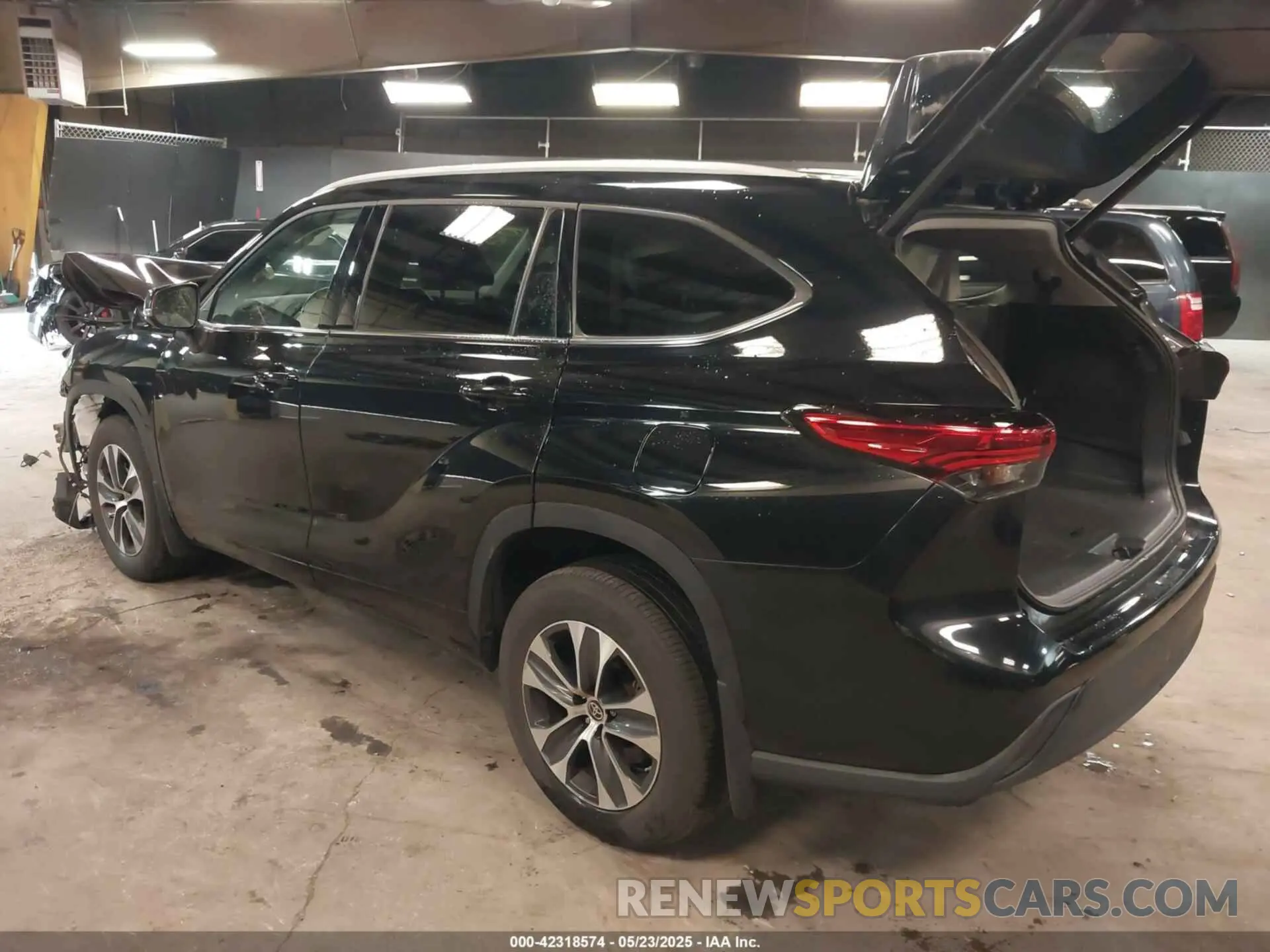 3 Photograph of a damaged car 5TDGZRBH9NS591042 TOYOTA HIGHLANDER 2022