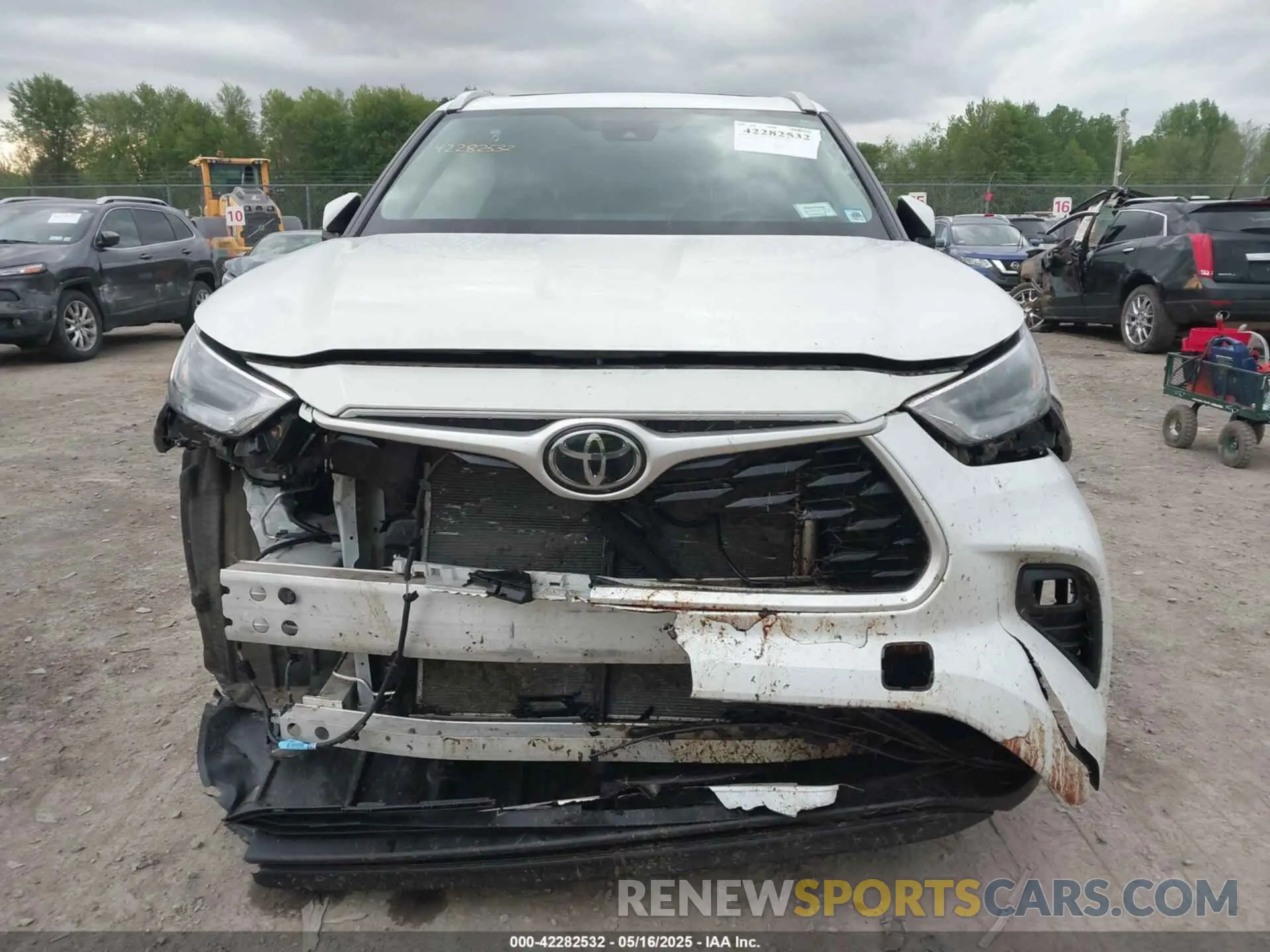 11 Photograph of a damaged car 5TDGZRBHXNS178532 TOYOTA HIGHLANDER 2022