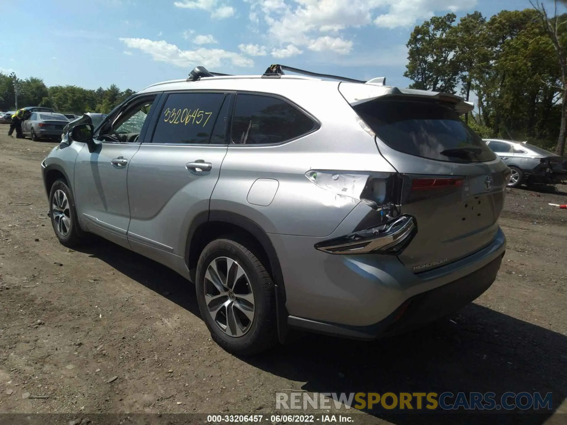 3 Photograph of a damaged car 5TDGZRBHXNS560527 TOYOTA HIGHLANDER 2022
