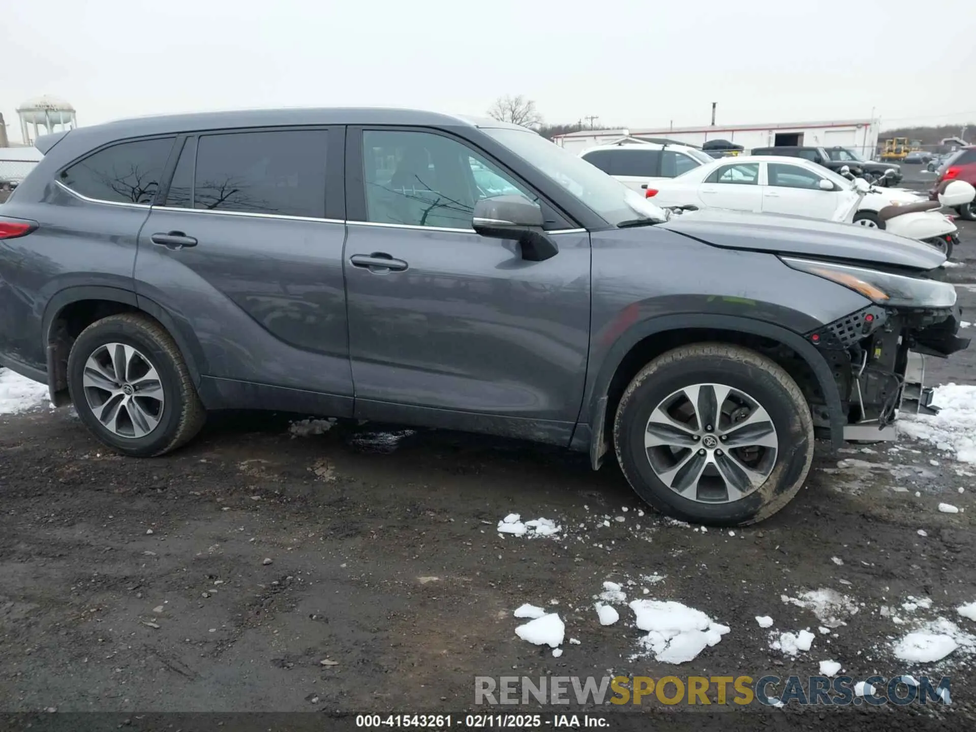 13 Photograph of a damaged car 5TDGZRBHXNS570927 TOYOTA HIGHLANDER 2022