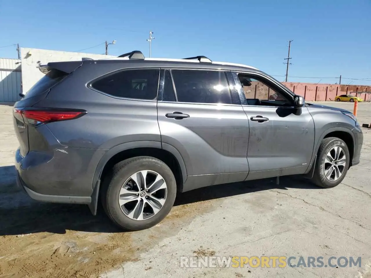 3 Photograph of a damaged car 5TDHBRCH6NS551718 TOYOTA HIGHLANDER 2022