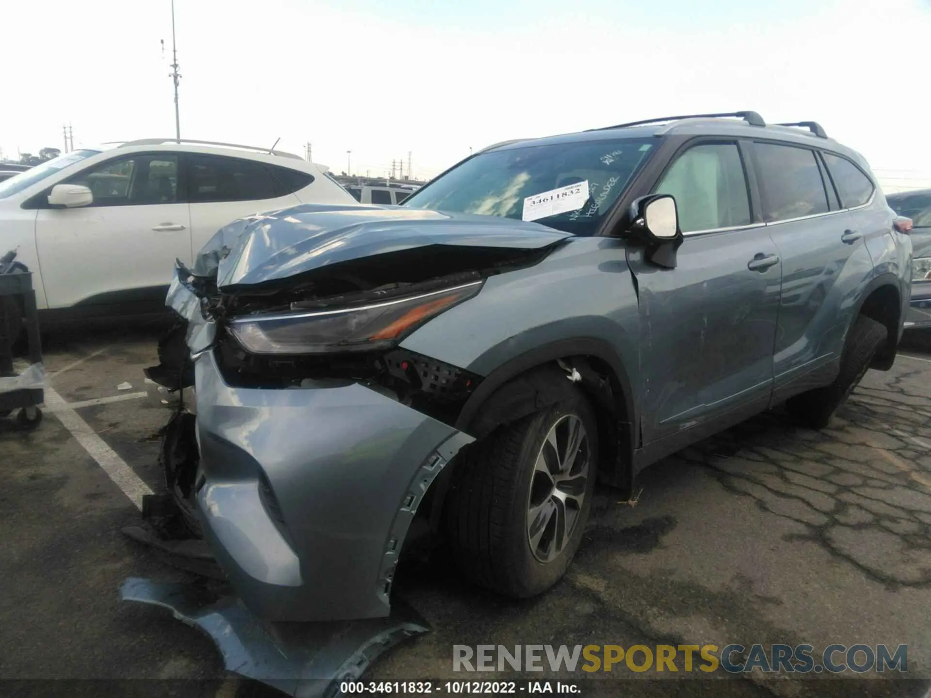 2 Photograph of a damaged car 5TDHZRAH1NS112327 TOYOTA HIGHLANDER 2022