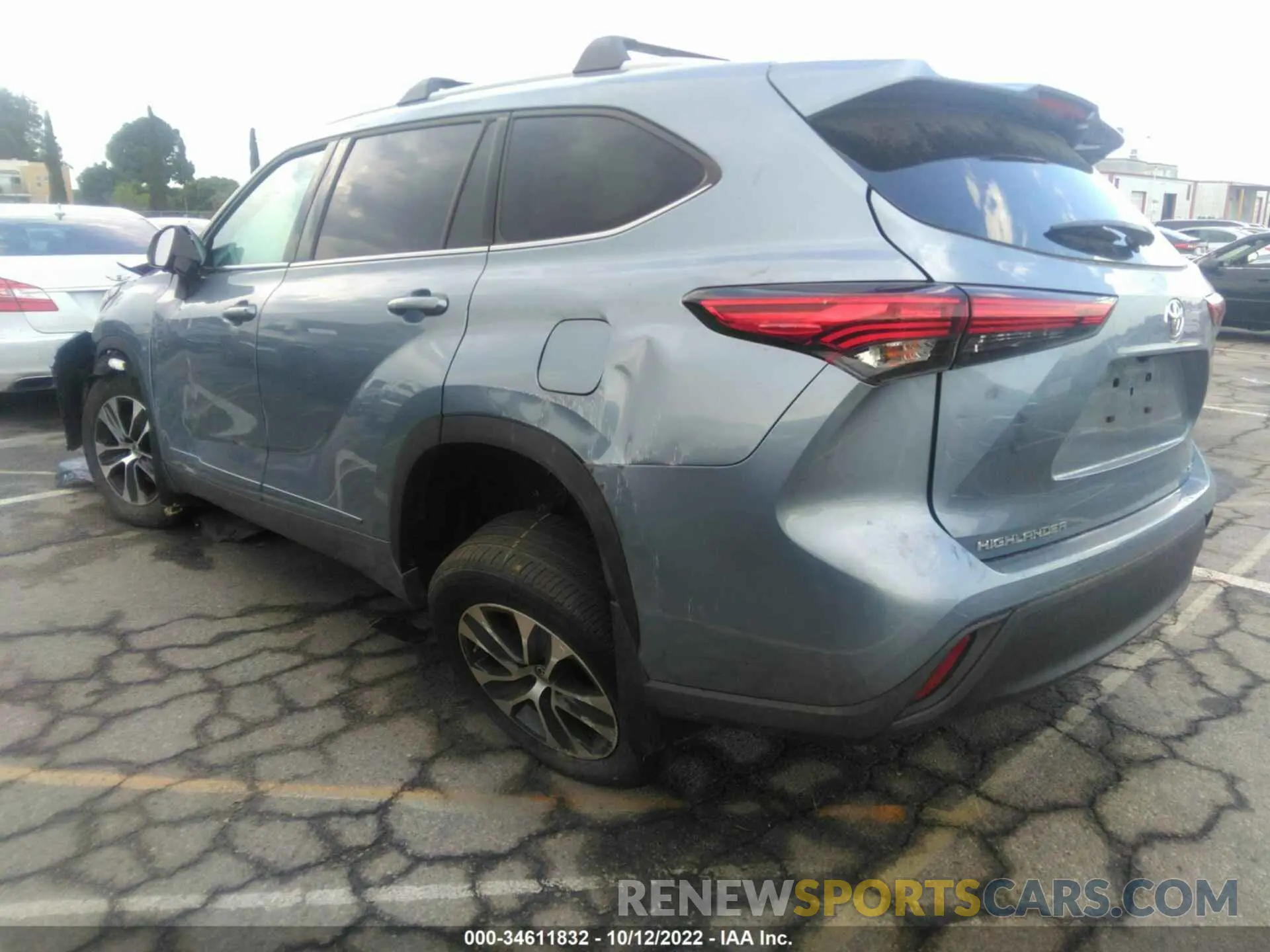 3 Photograph of a damaged car 5TDHZRAH1NS112327 TOYOTA HIGHLANDER 2022