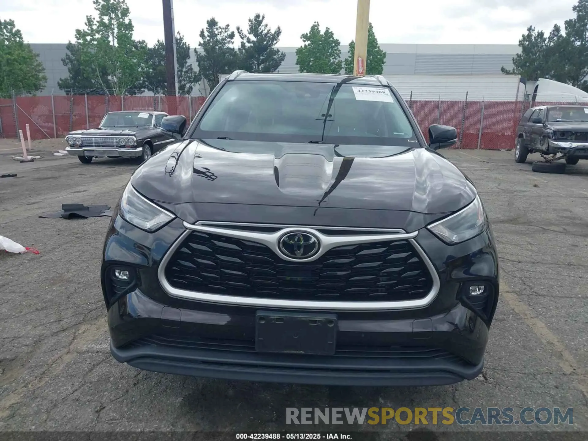 12 Photograph of a damaged car 5TDHZRAH3NS115858 TOYOTA HIGHLANDER 2022