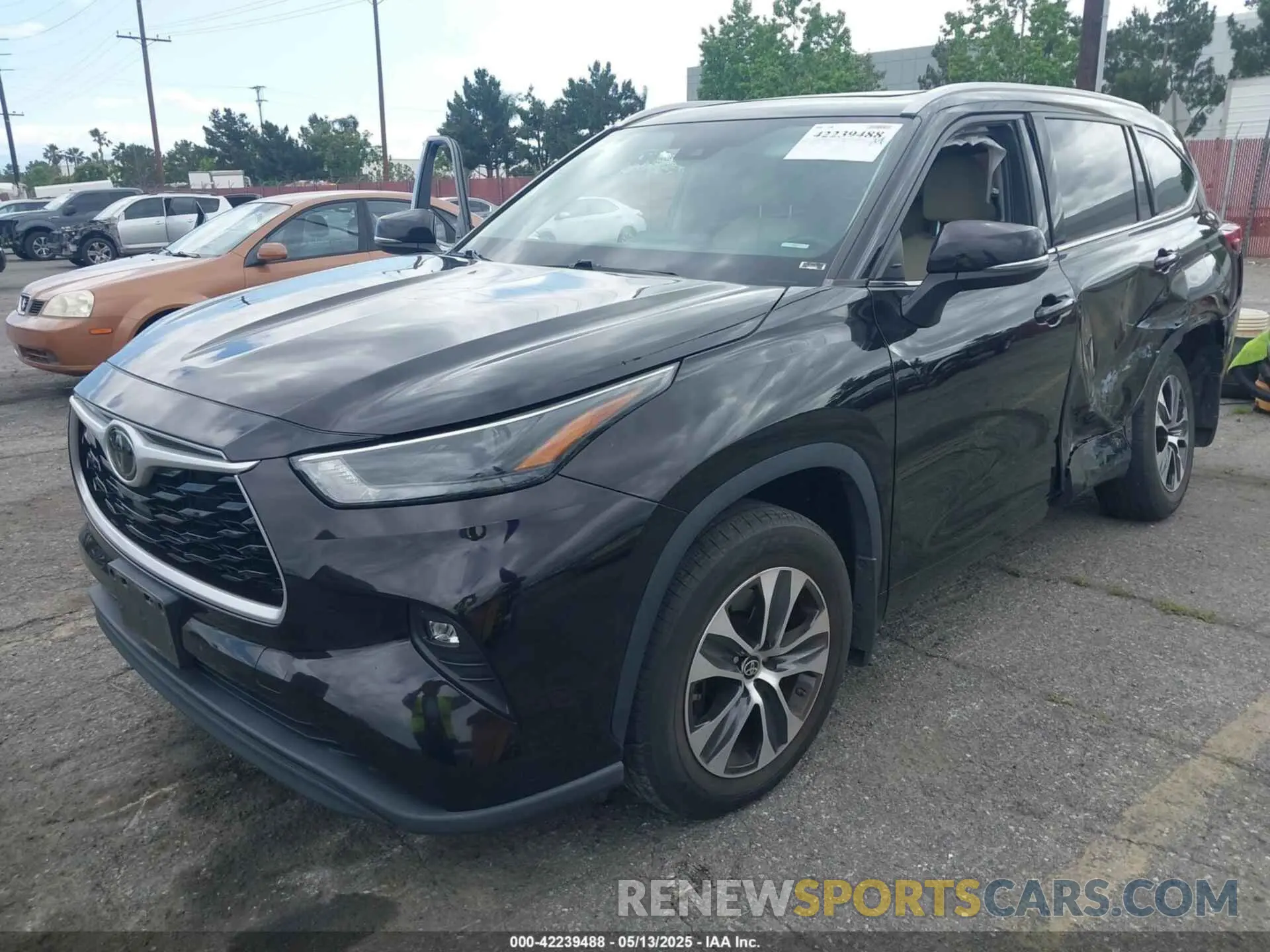 2 Photograph of a damaged car 5TDHZRAH3NS115858 TOYOTA HIGHLANDER 2022