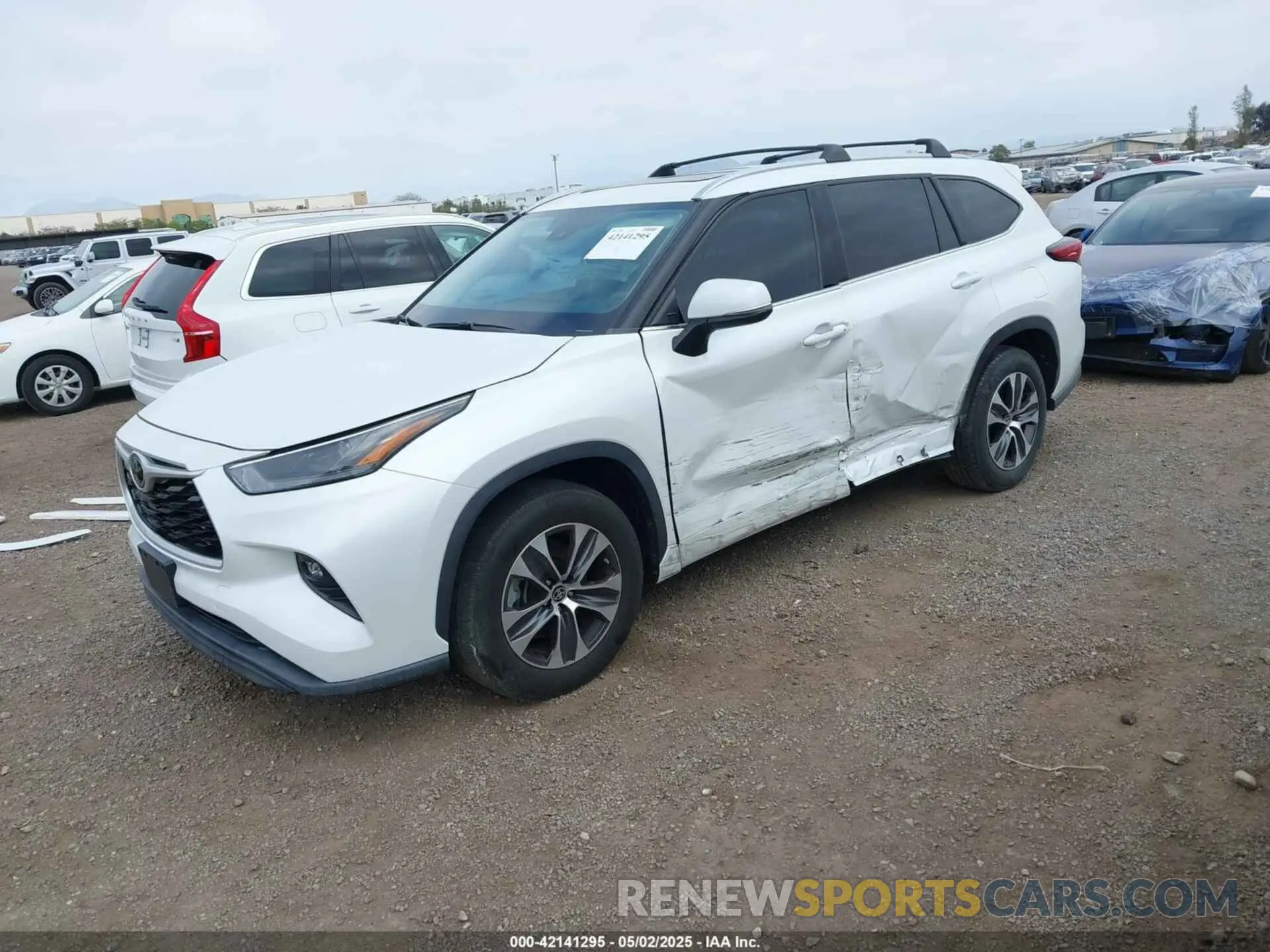2 Photograph of a damaged car 5TDHZRAH9NS092425 TOYOTA HIGHLANDER 2022