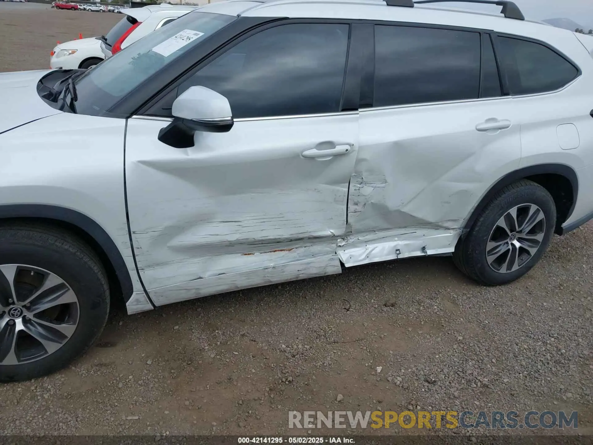 6 Photograph of a damaged car 5TDHZRAH9NS092425 TOYOTA HIGHLANDER 2022