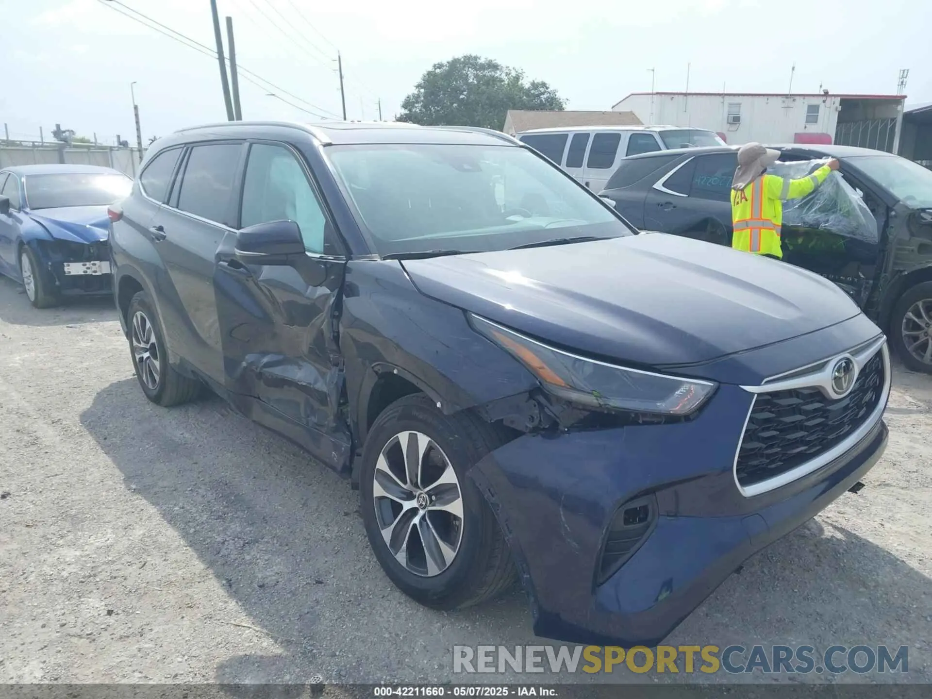 1 Photograph of a damaged car 5TDHZRAHXNS091574 TOYOTA HIGHLANDER 2022