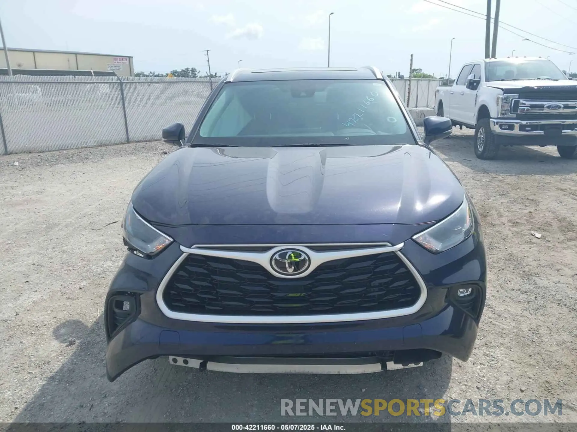 13 Photograph of a damaged car 5TDHZRAHXNS091574 TOYOTA HIGHLANDER 2022