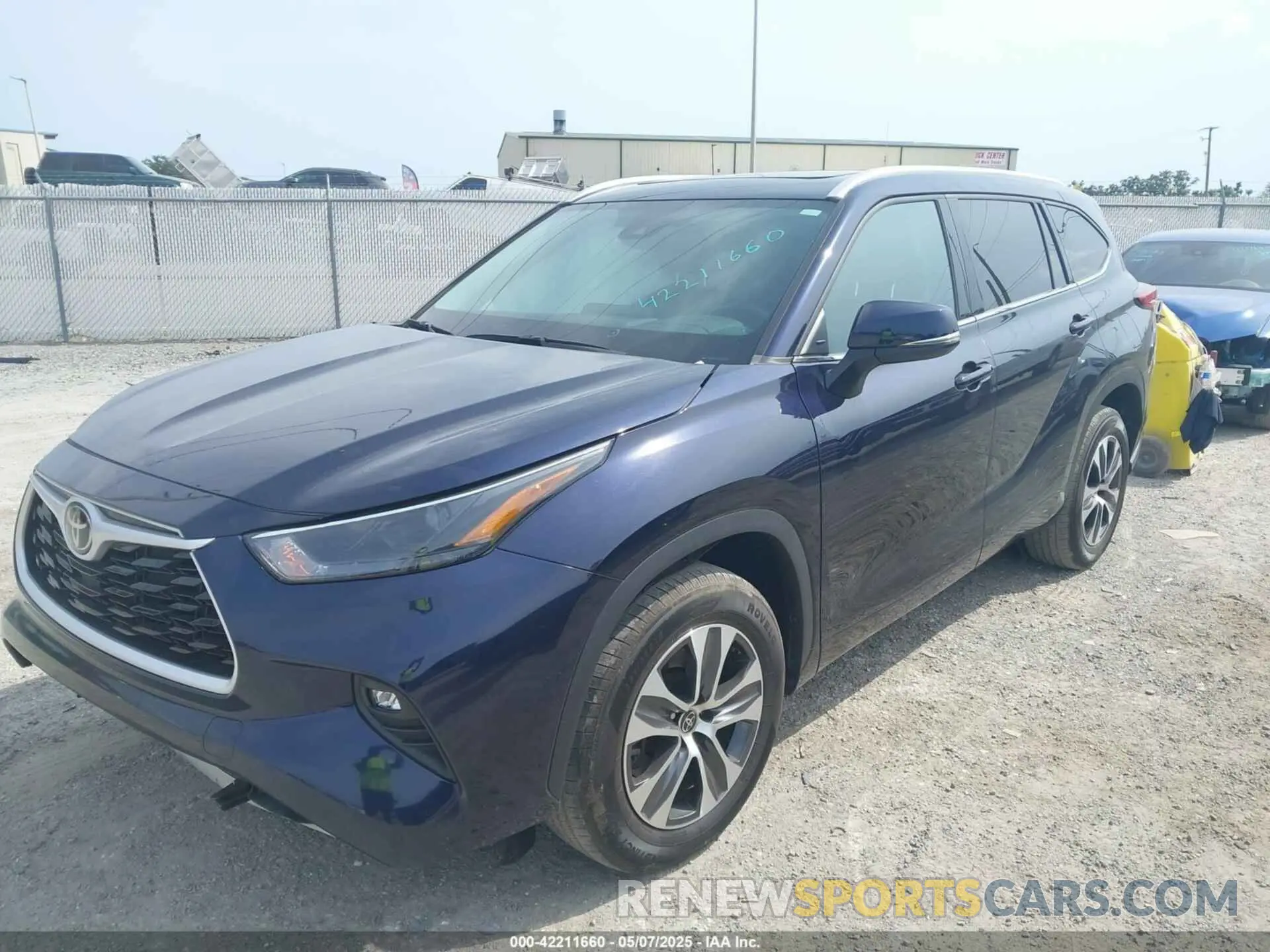 2 Photograph of a damaged car 5TDHZRAHXNS091574 TOYOTA HIGHLANDER 2022