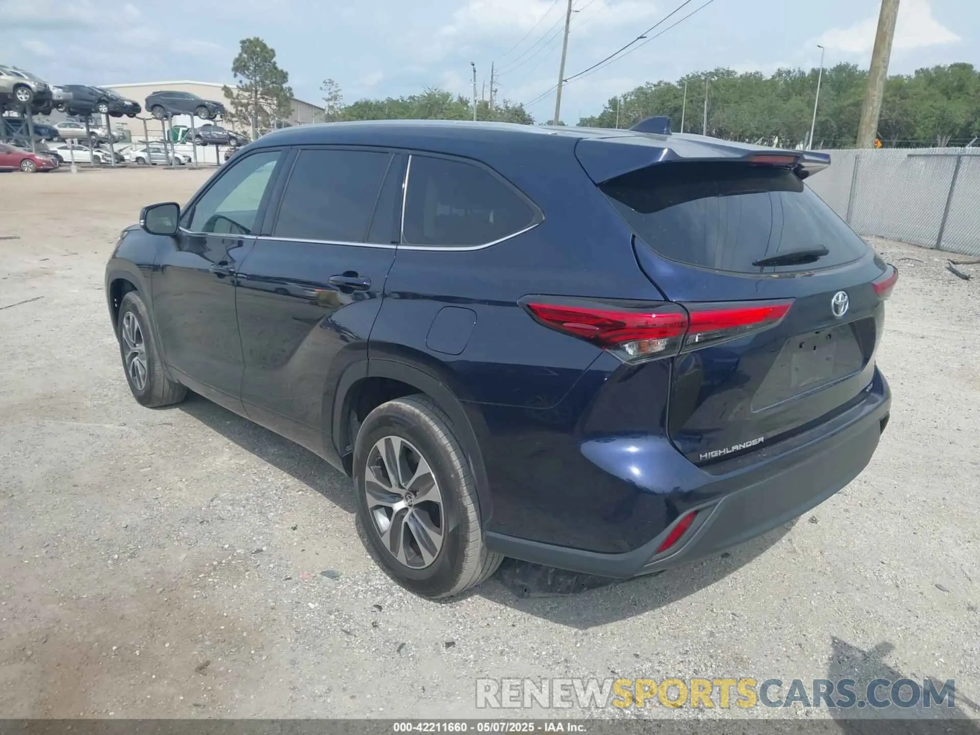 3 Photograph of a damaged car 5TDHZRAHXNS091574 TOYOTA HIGHLANDER 2022