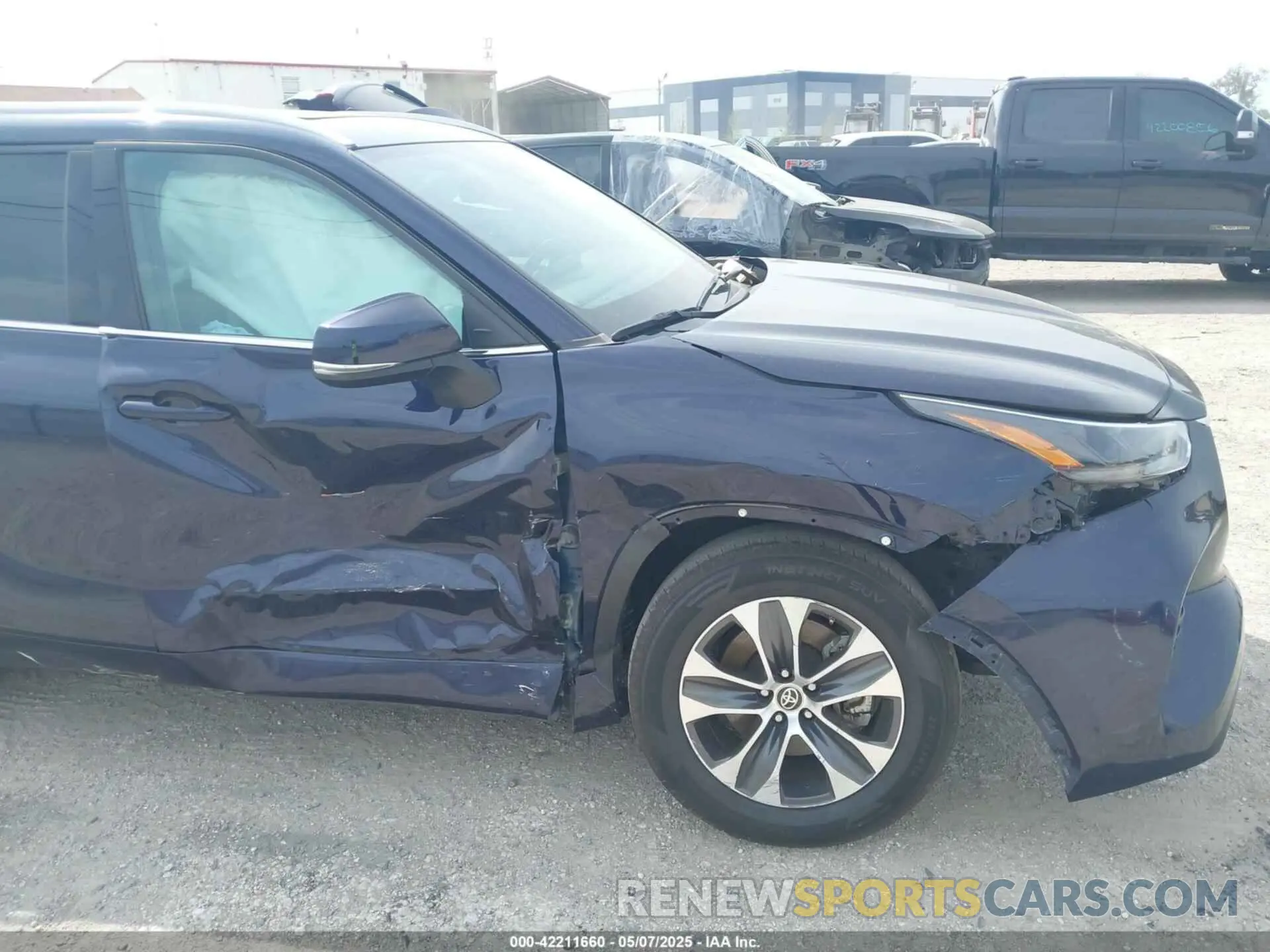 6 Photograph of a damaged car 5TDHZRAHXNS091574 TOYOTA HIGHLANDER 2022