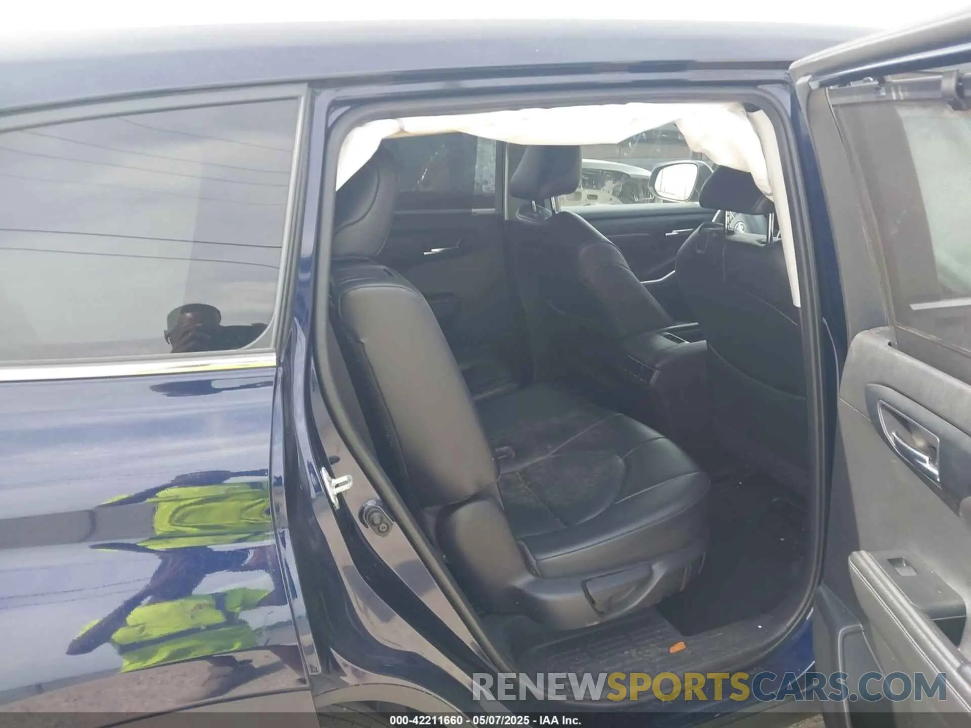 8 Photograph of a damaged car 5TDHZRAHXNS091574 TOYOTA HIGHLANDER 2022