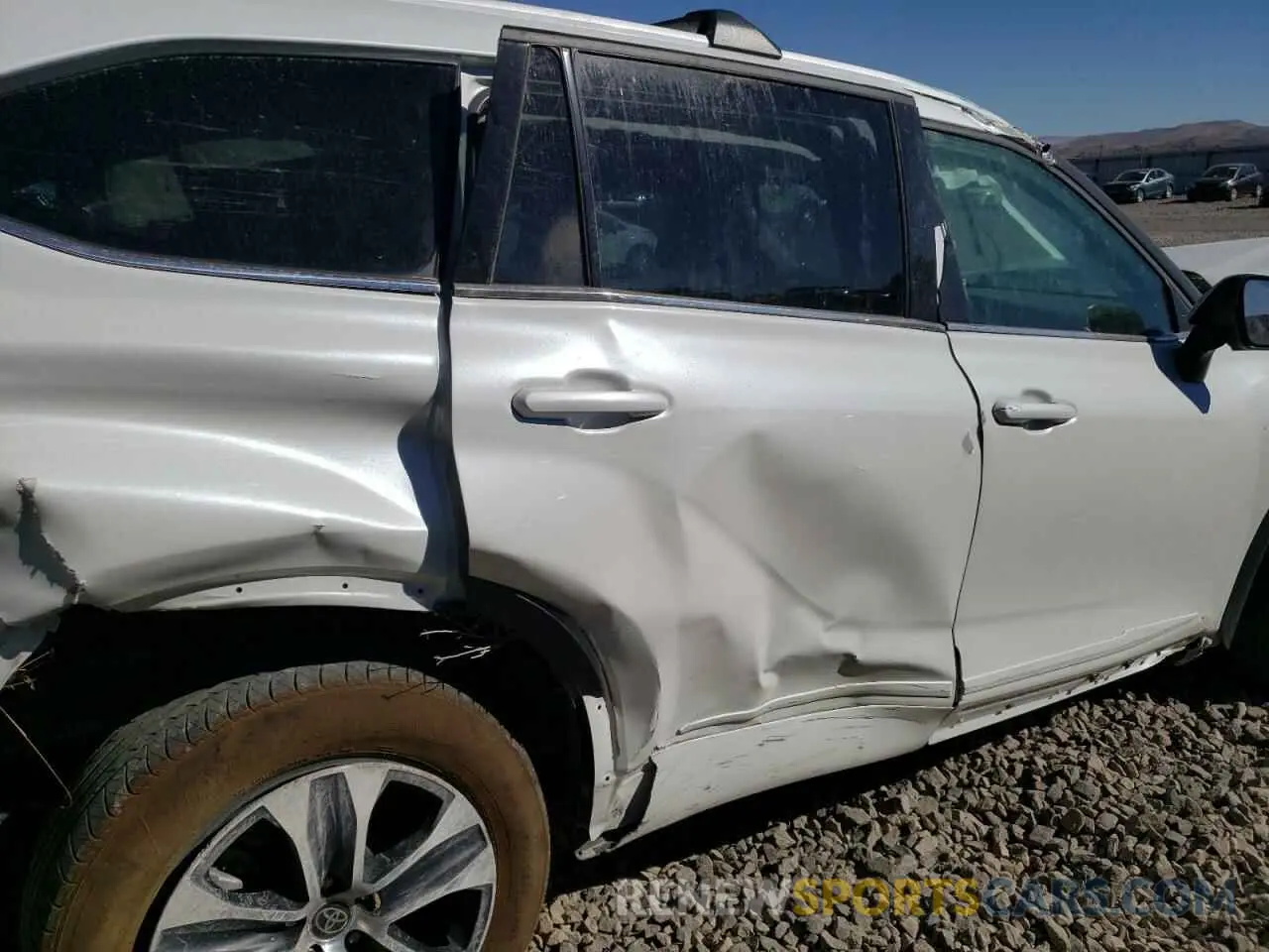 11 Photograph of a damaged car 5TDHZRBH1NS191173 TOYOTA HIGHLANDER 2022
