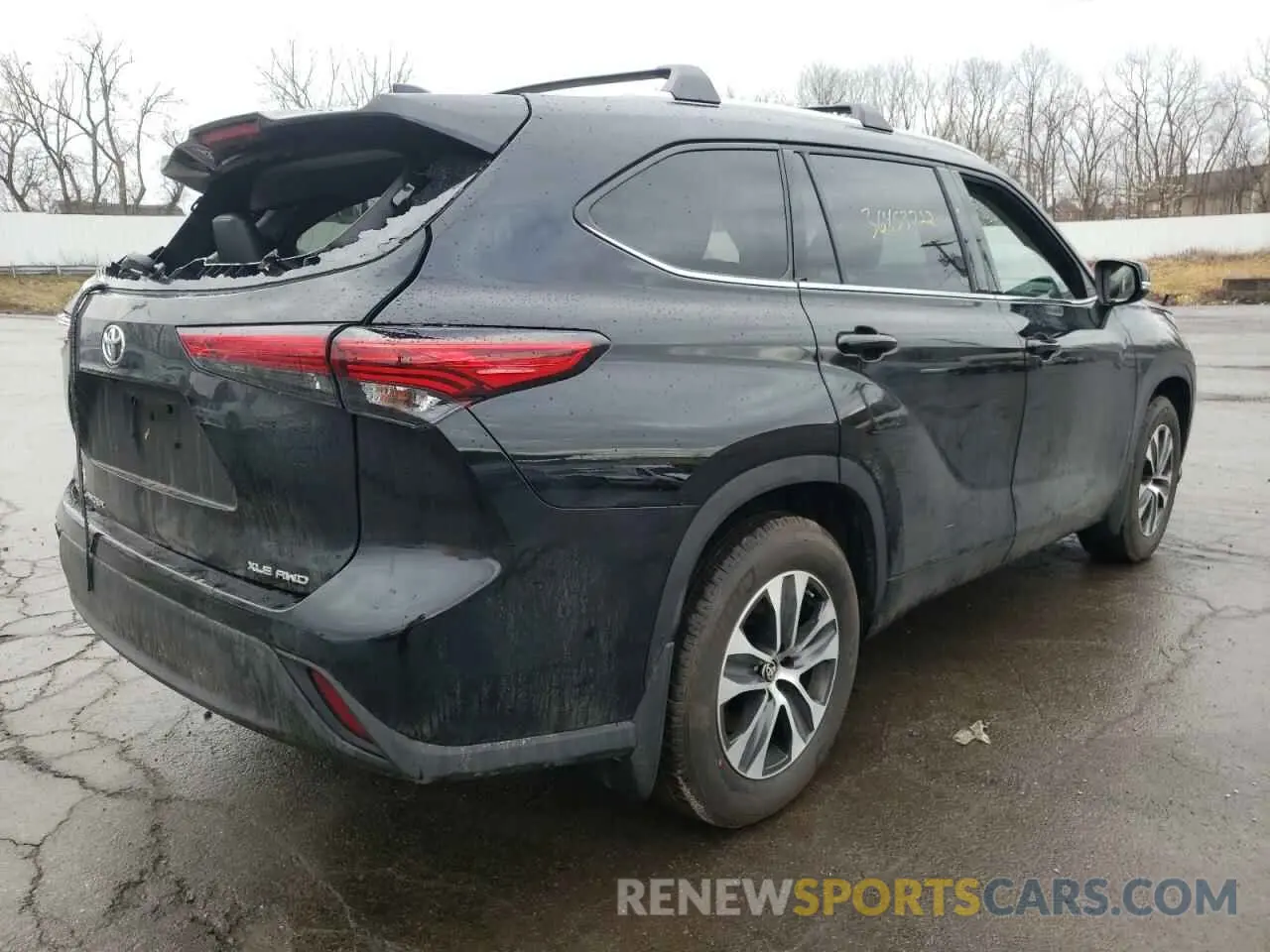 4 Photograph of a damaged car 5TDHZRBH4NS178501 TOYOTA HIGHLANDER 2022
