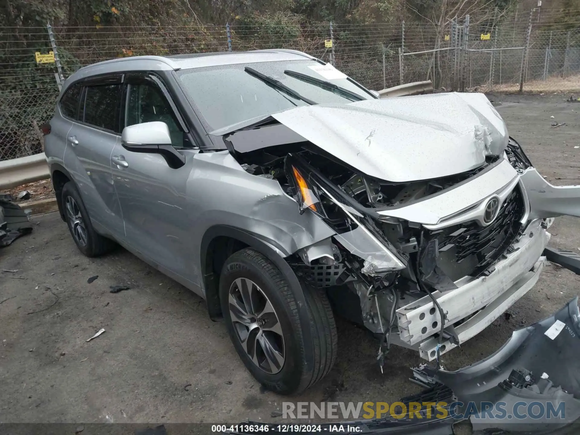 1 Photograph of a damaged car 5TDHZRBH5NS194013 TOYOTA HIGHLANDER 2022