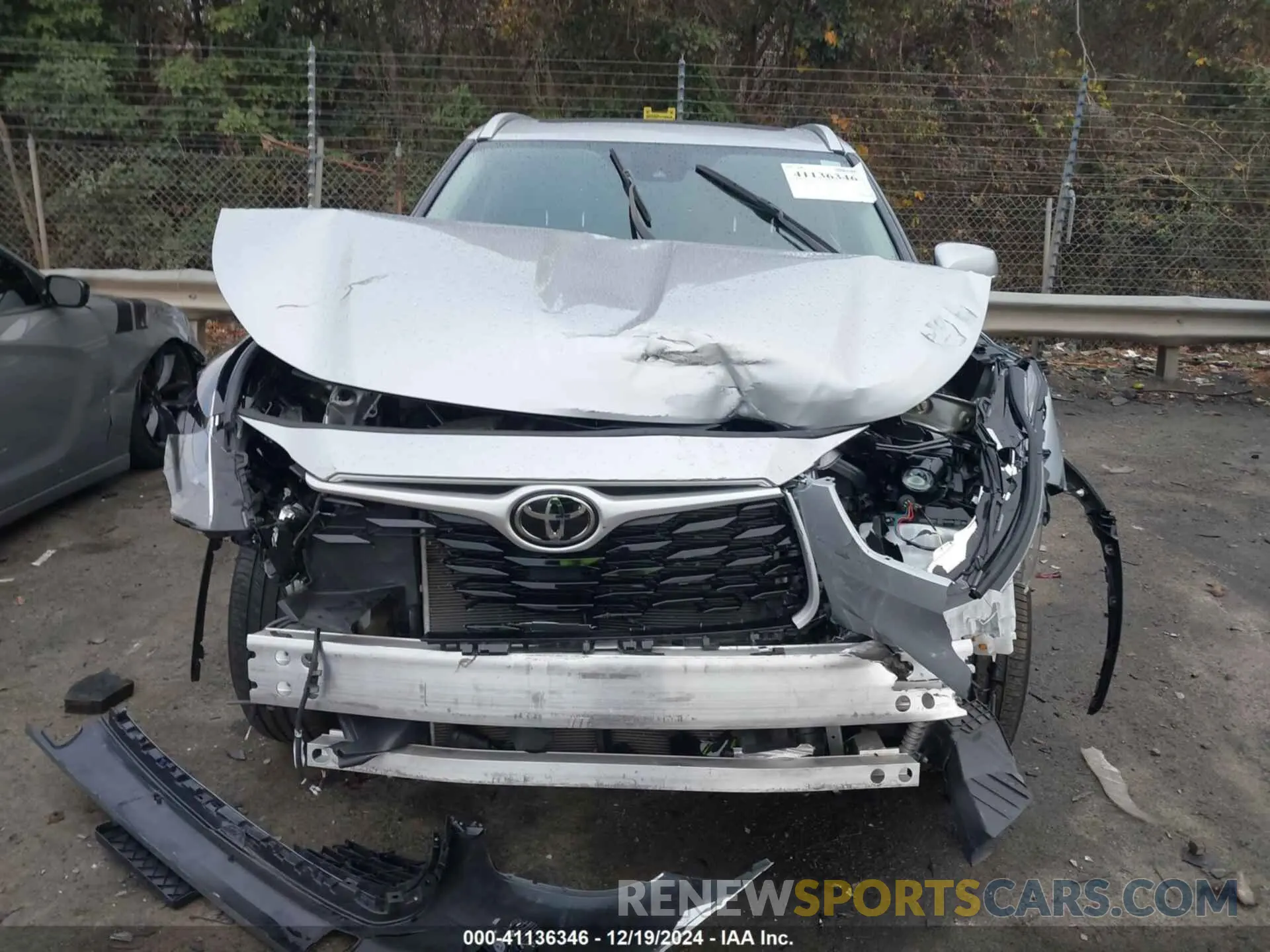 11 Photograph of a damaged car 5TDHZRBH5NS194013 TOYOTA HIGHLANDER 2022