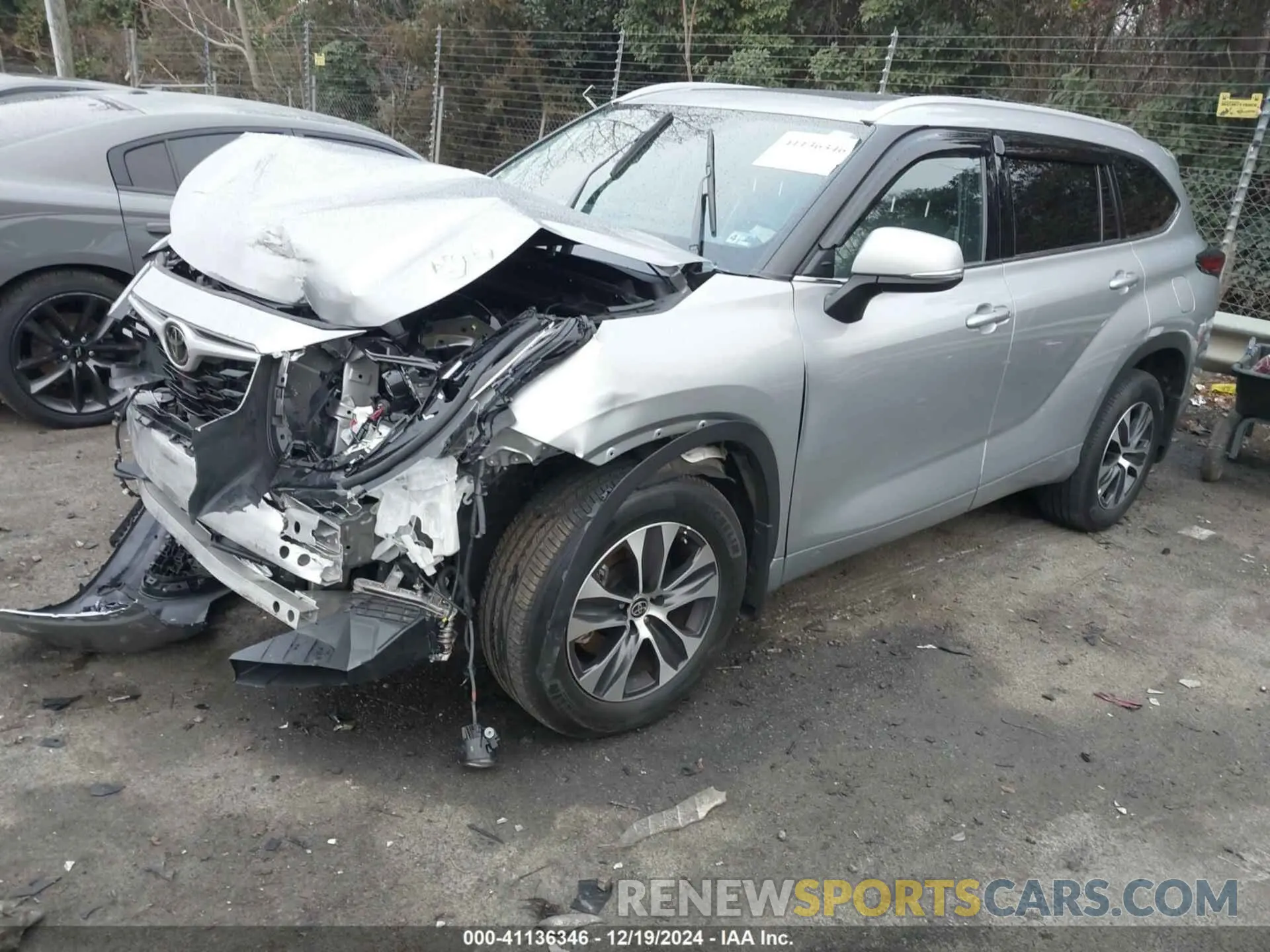 2 Photograph of a damaged car 5TDHZRBH5NS194013 TOYOTA HIGHLANDER 2022