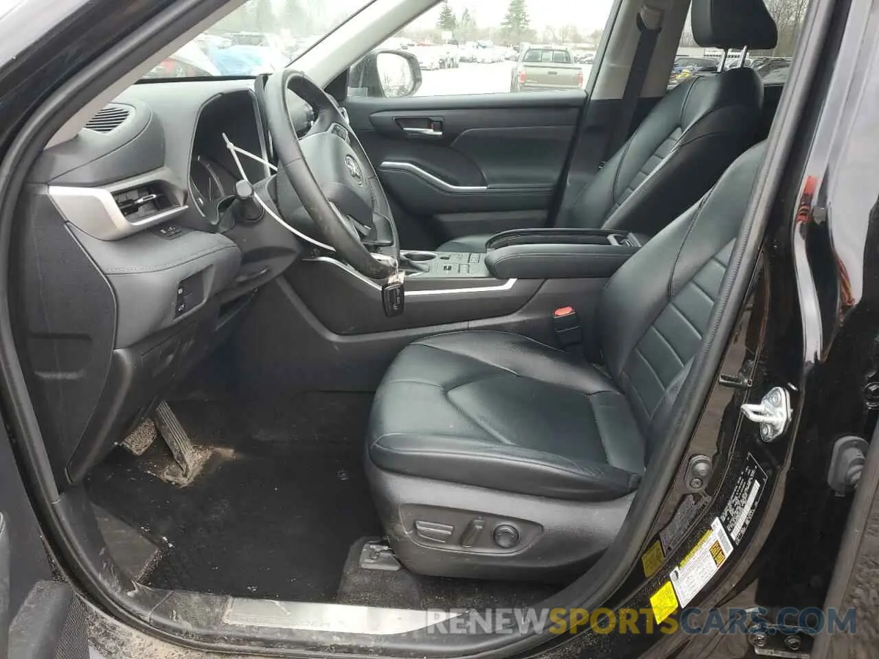 7 Photograph of a damaged car 5TDHZRBH5NS584920 TOYOTA HIGHLANDER 2022