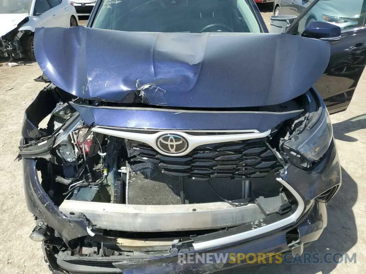 13 Photograph of a damaged car 5TDHZRBH9NS241589 TOYOTA HIGHLANDER 2022