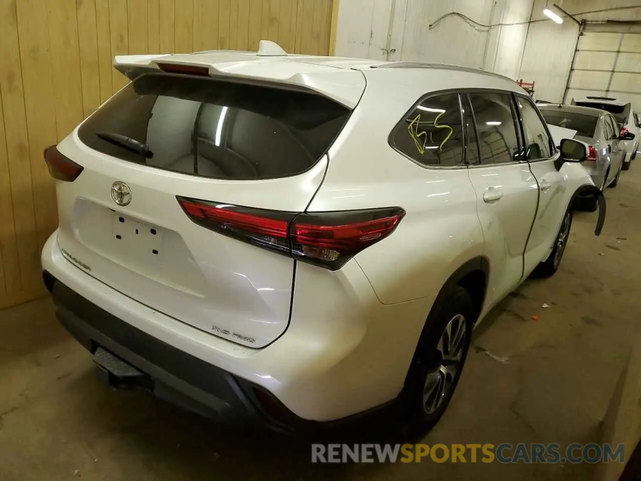 4 Photograph of a damaged car 5TDHZRBHXNS163047 TOYOTA HIGHLANDER 2022