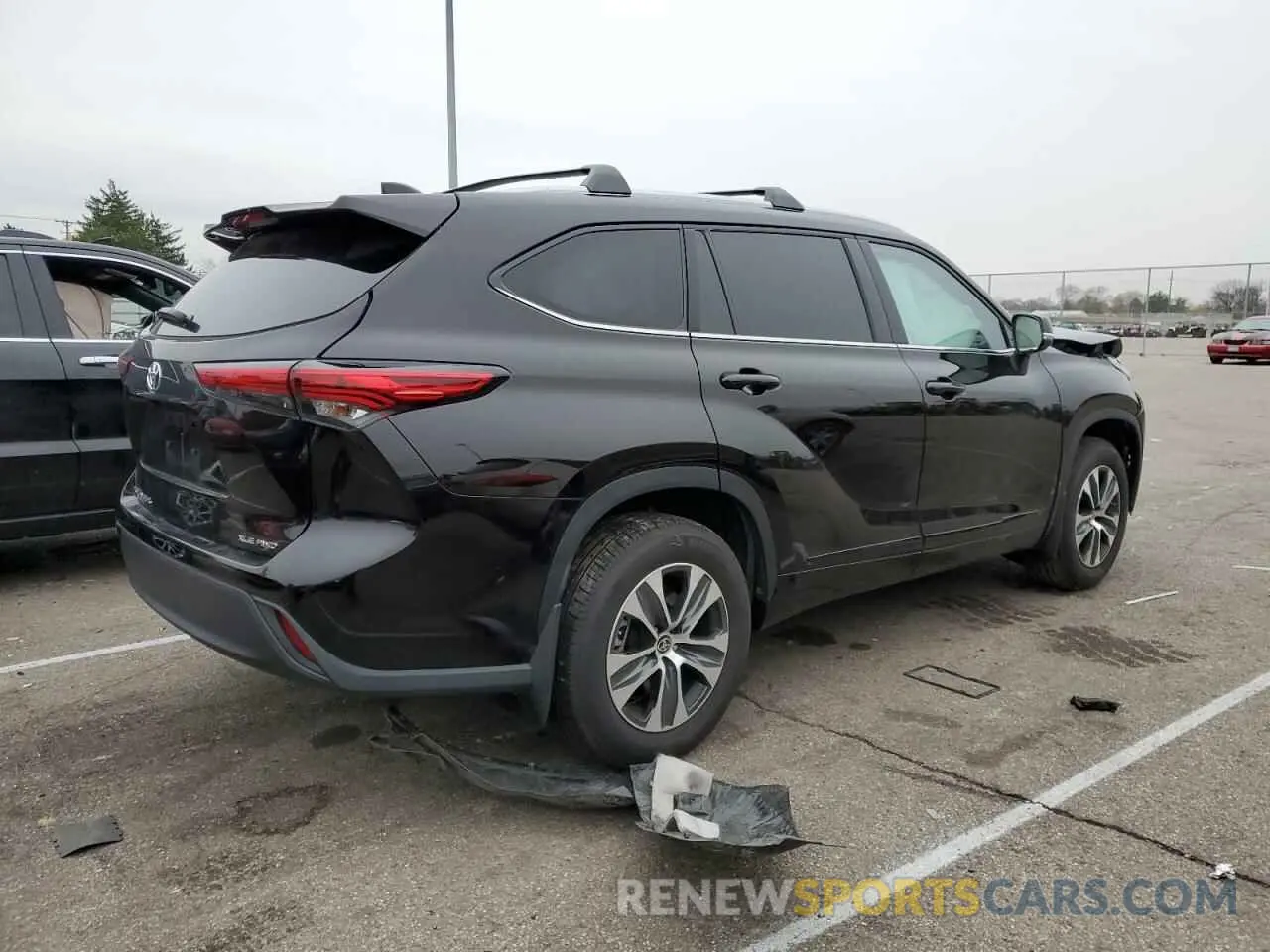 3 Photograph of a damaged car 5TDHZRBHXNS184173 TOYOTA HIGHLANDER 2022