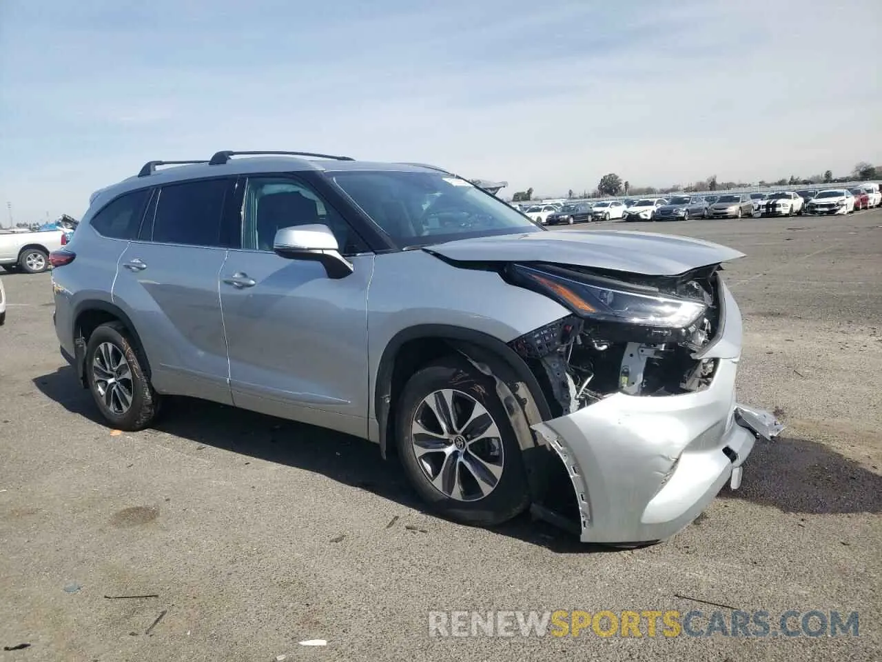 4 Photograph of a damaged car 5TDHZRBHXNS575887 TOYOTA HIGHLANDER 2022