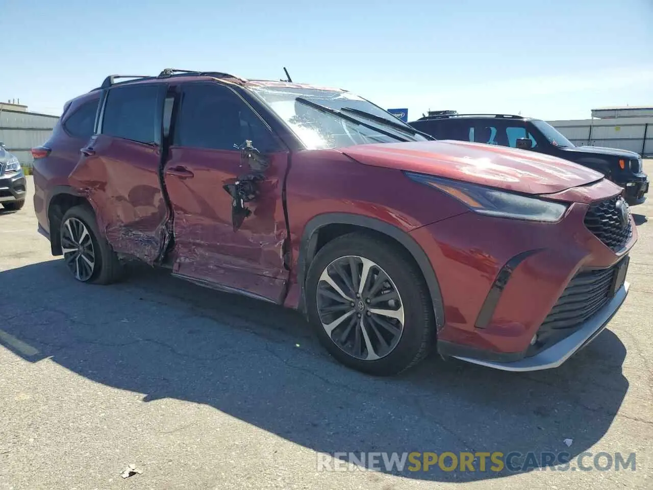 4 Photograph of a damaged car 5TDJZRAH3NS125517 TOYOTA HIGHLANDER 2022