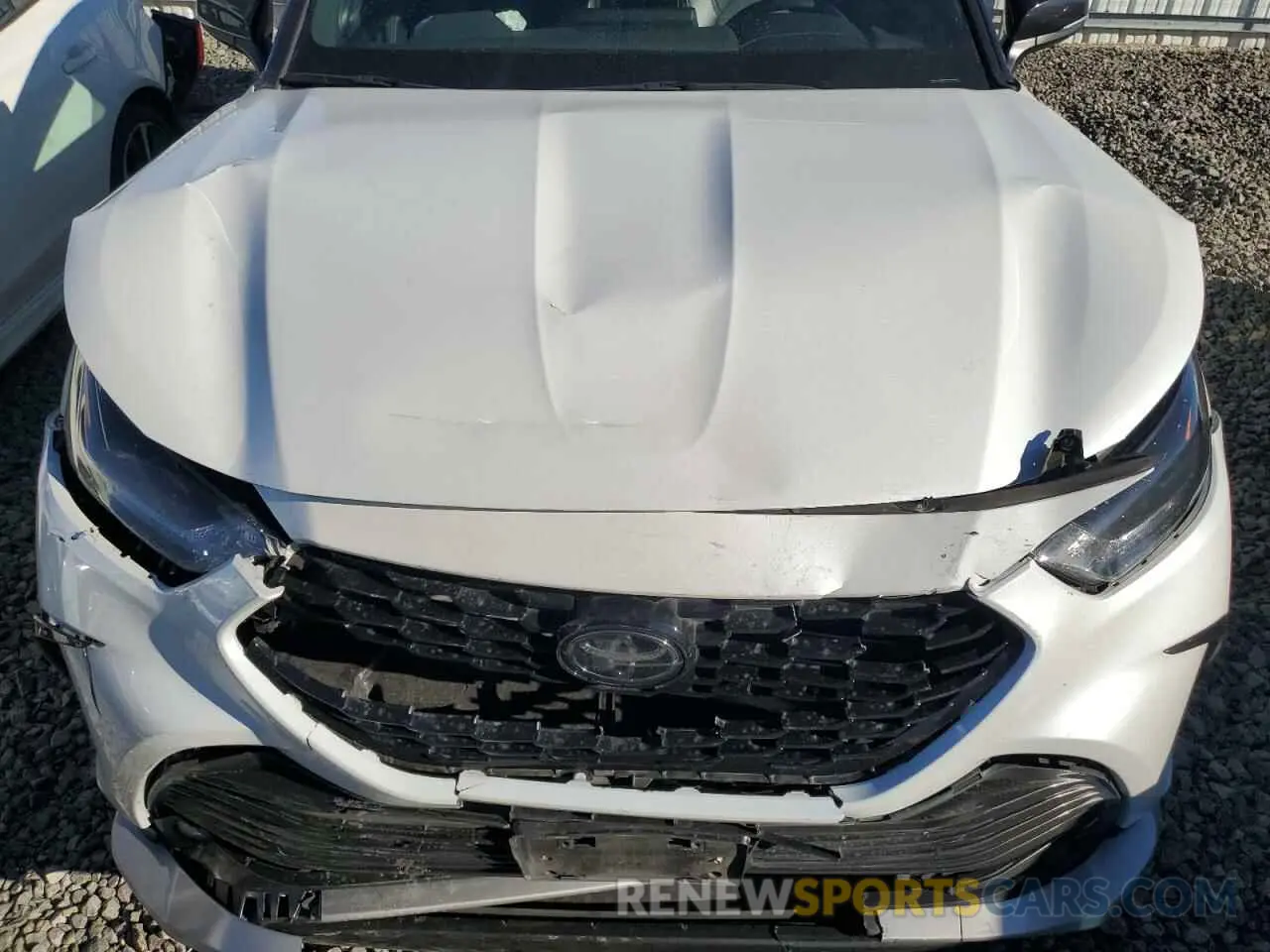 11 Photograph of a damaged car 5TDJZRBH5NS194952 TOYOTA HIGHLANDER 2022