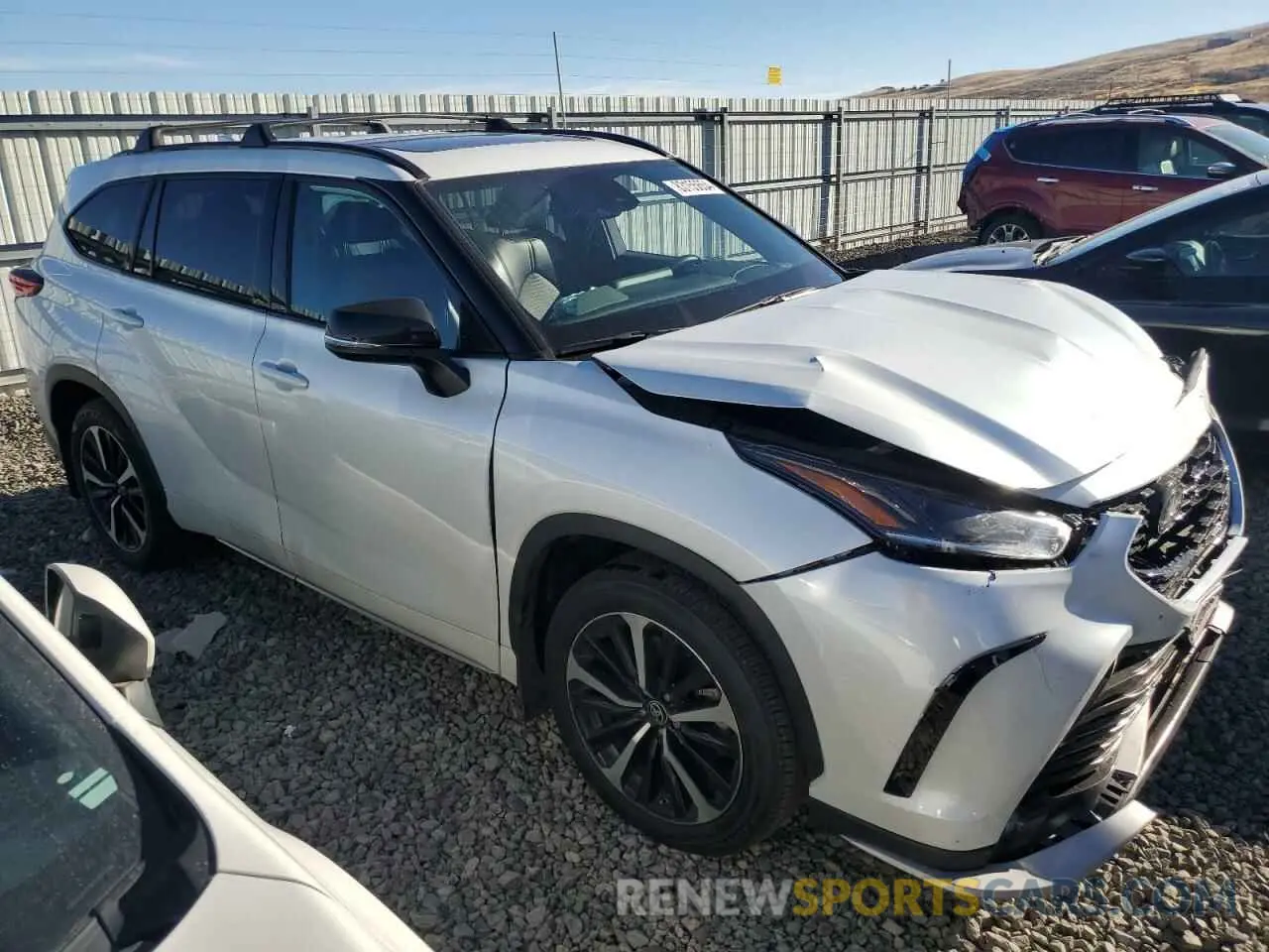 4 Photograph of a damaged car 5TDJZRBH5NS194952 TOYOTA HIGHLANDER 2022