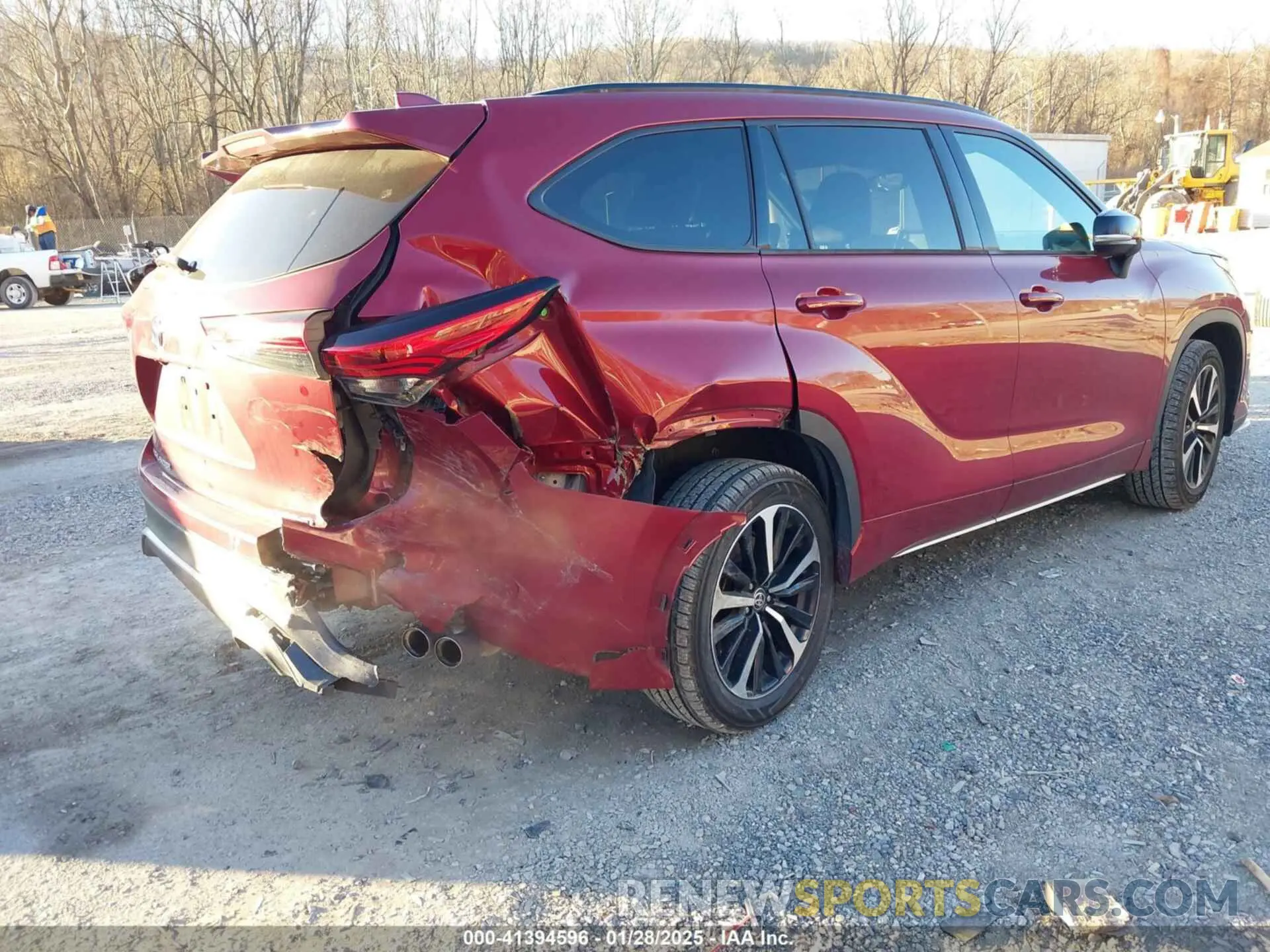 4 Photograph of a damaged car 5TDLZRBH0NS180675 TOYOTA HIGHLANDER 2022
