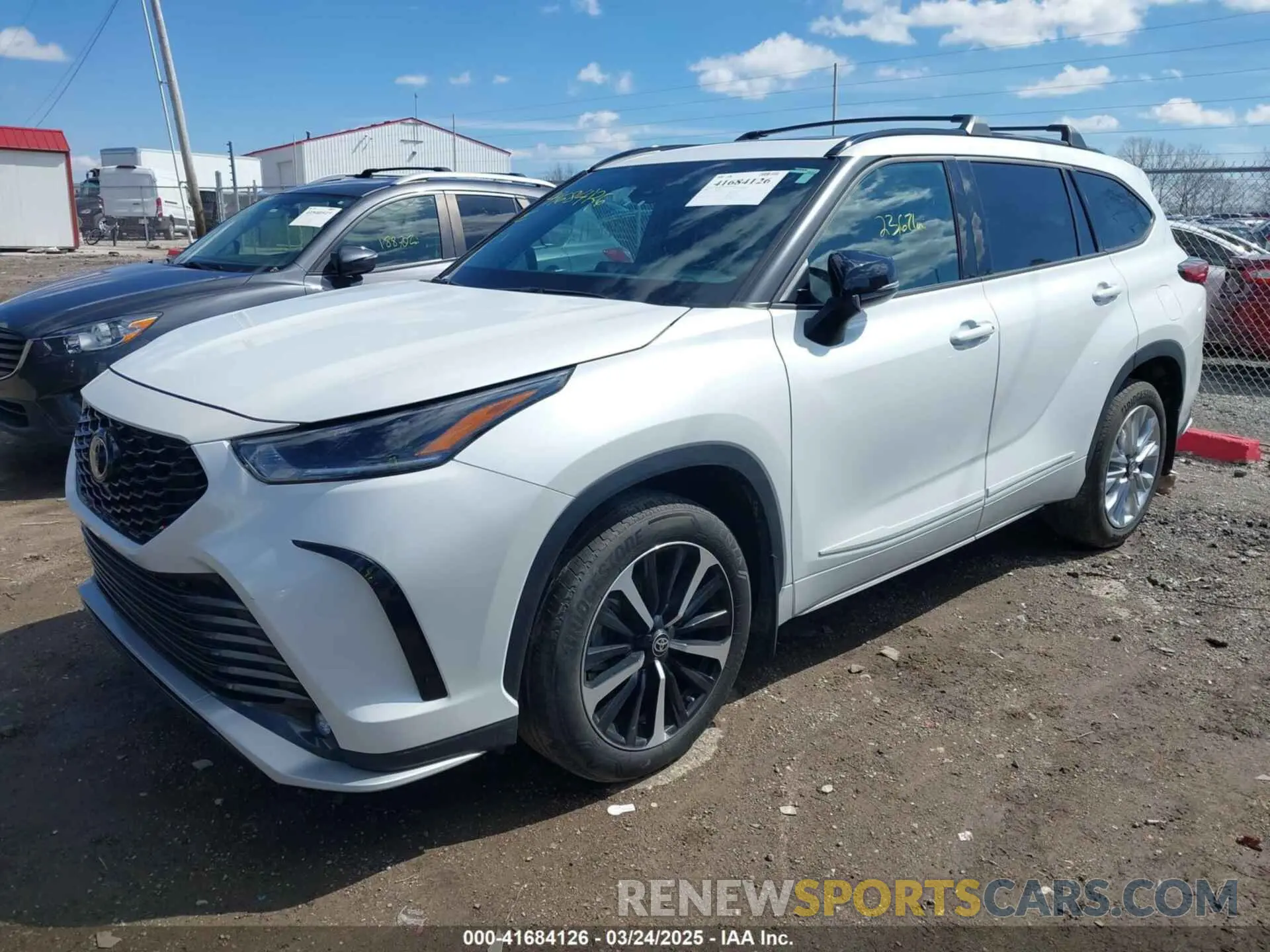 2 Photograph of a damaged car 5TDLZRBH0NS235559 TOYOTA HIGHLANDER 2022