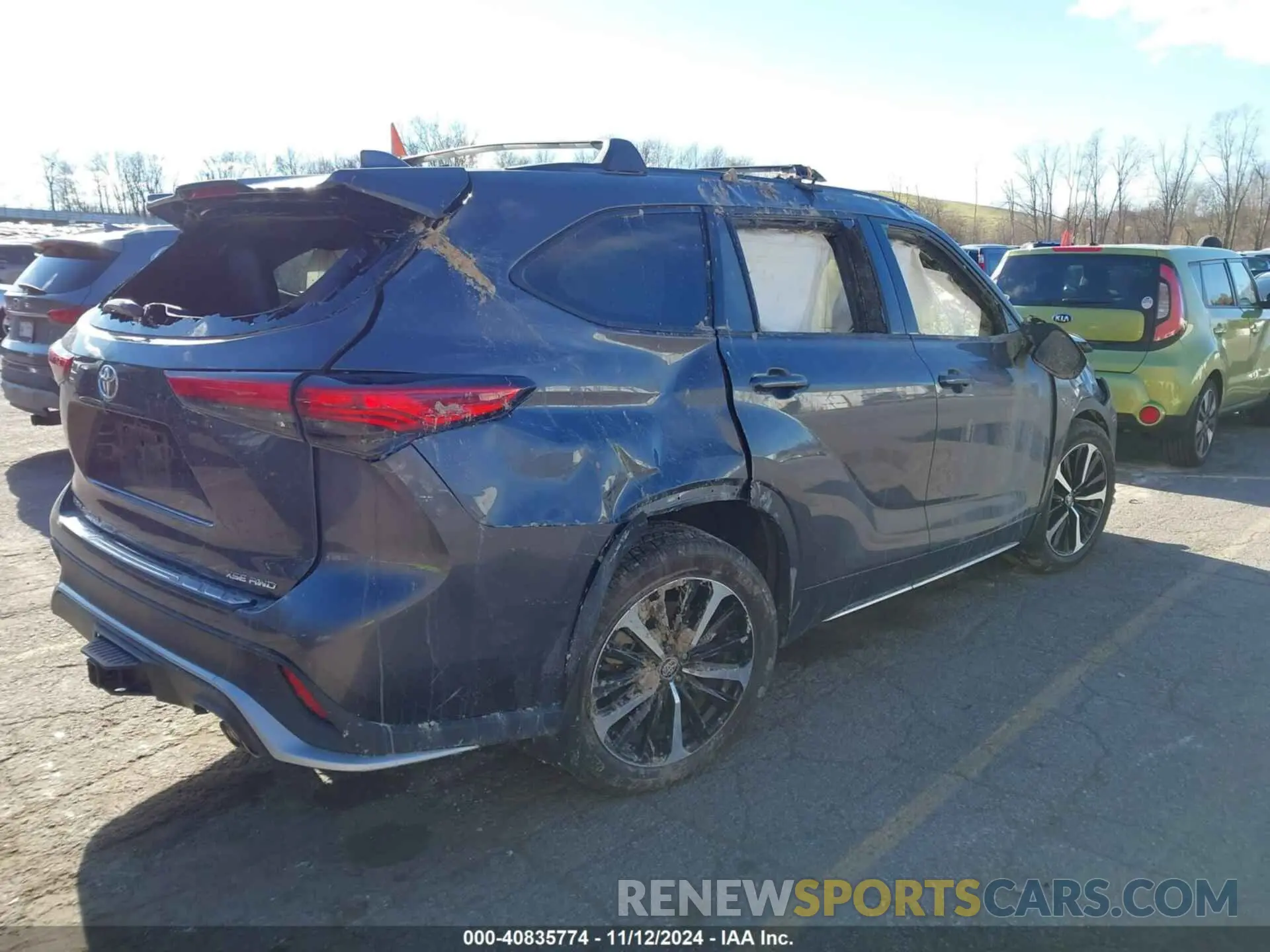 4 Photograph of a damaged car 5TDLZRBH6NS203165 TOYOTA HIGHLANDER 2022