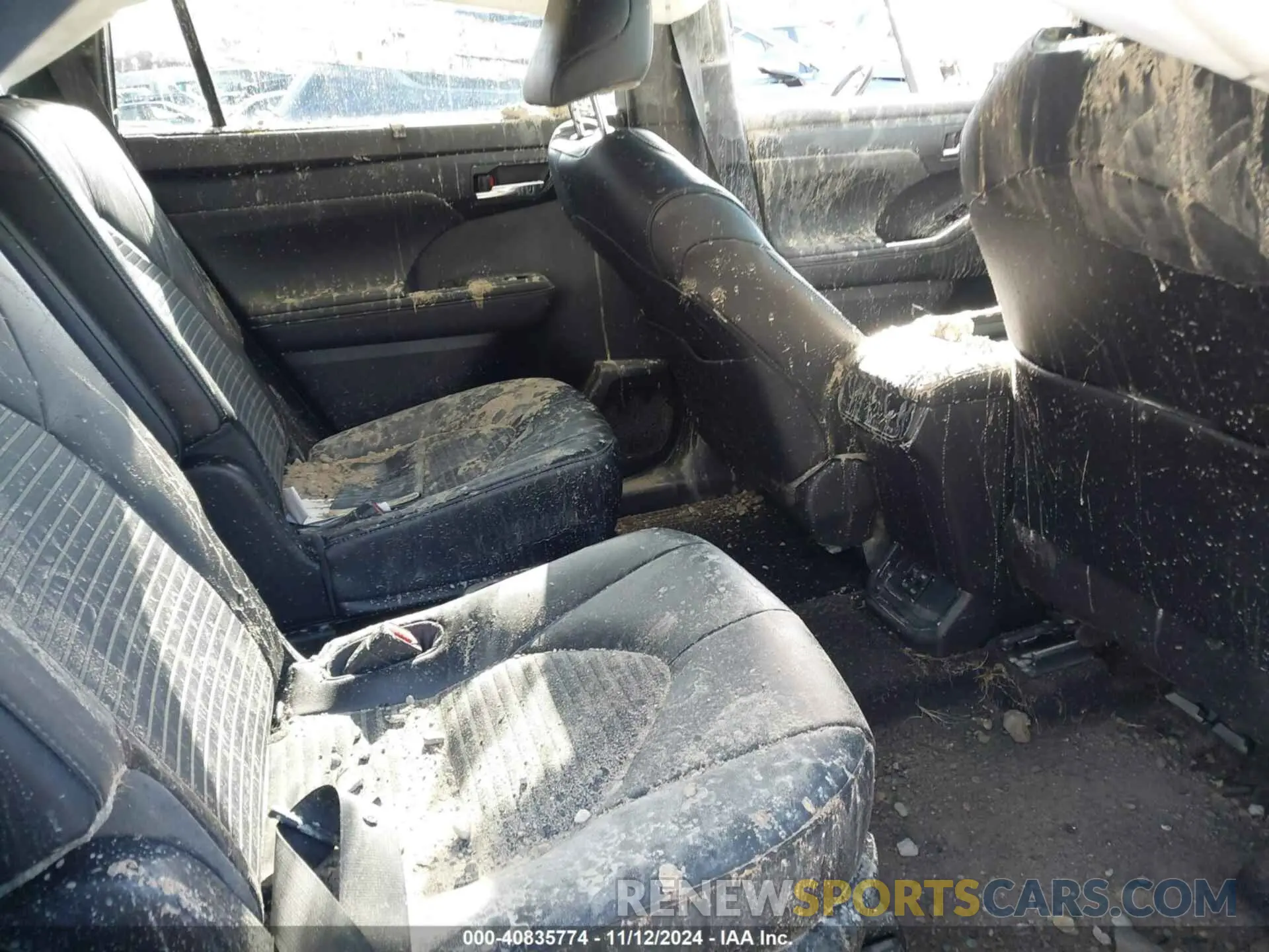 8 Photograph of a damaged car 5TDLZRBH6NS203165 TOYOTA HIGHLANDER 2022