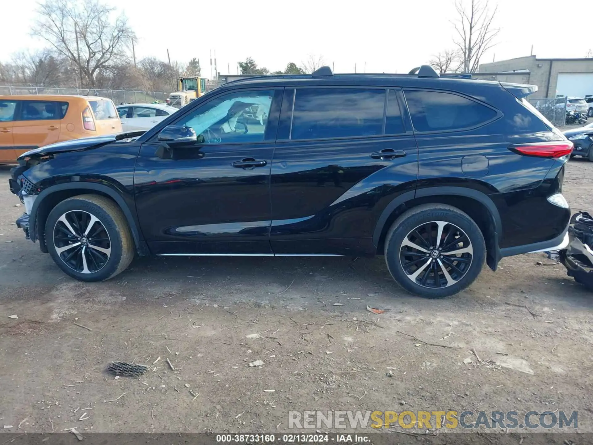 13 Photograph of a damaged car 5TDLZRBHXNS254393 TOYOTA HIGHLANDER 2022