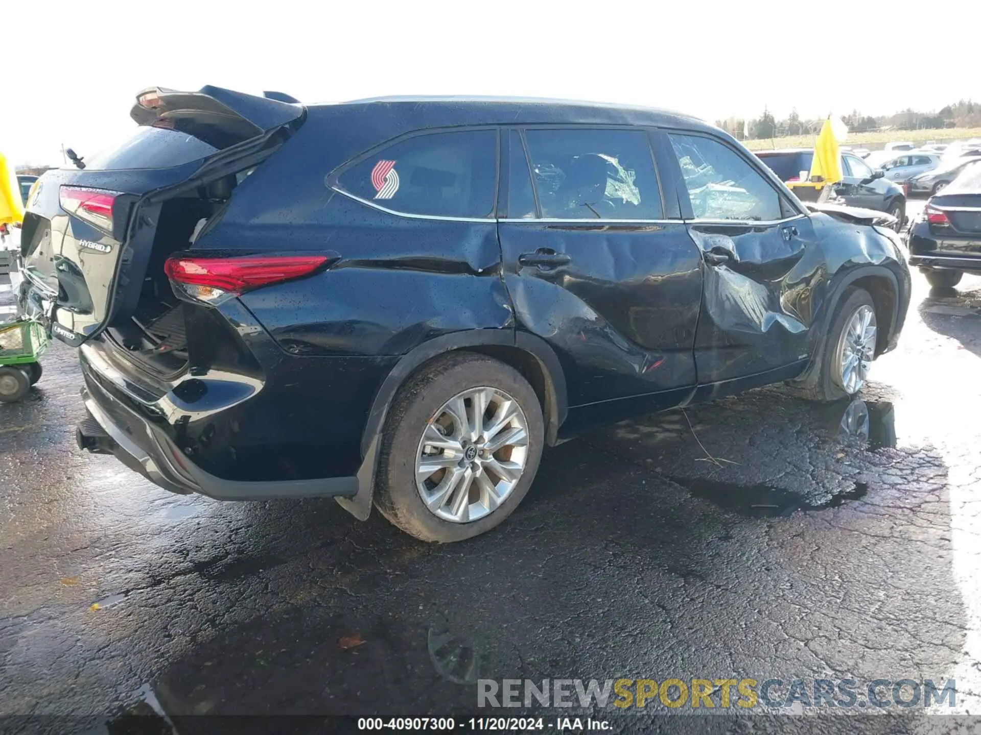 4 Photograph of a damaged car 5TDXBRCH3NS547718 TOYOTA HIGHLANDER 2022