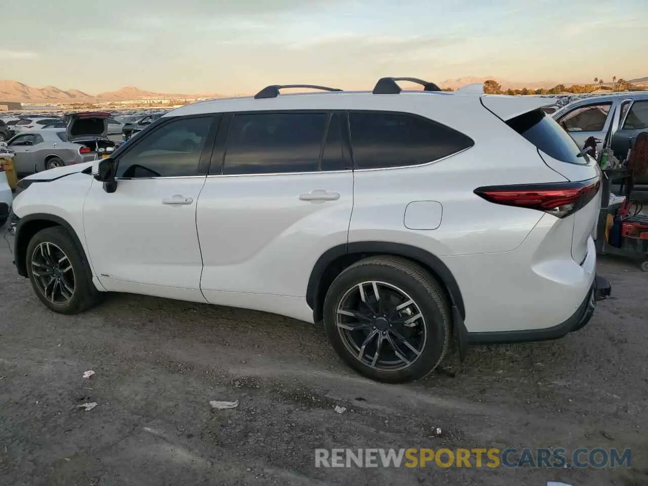 2 Photograph of a damaged car 5TDXBRCH4NS544844 TOYOTA HIGHLANDER 2022
