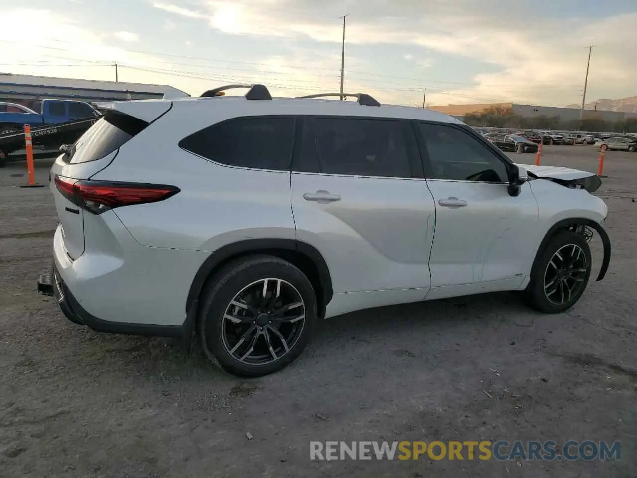 3 Photograph of a damaged car 5TDXBRCH4NS544844 TOYOTA HIGHLANDER 2022