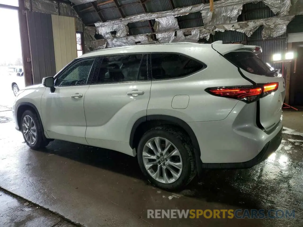 2 Photograph of a damaged car 5TDXBRCH6NS545719 TOYOTA HIGHLANDER 2022
