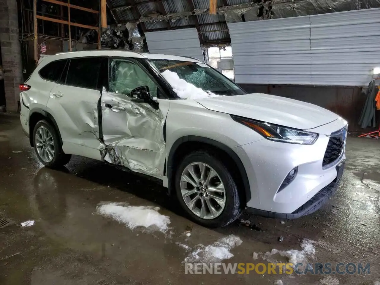 4 Photograph of a damaged car 5TDXBRCH6NS545719 TOYOTA HIGHLANDER 2022