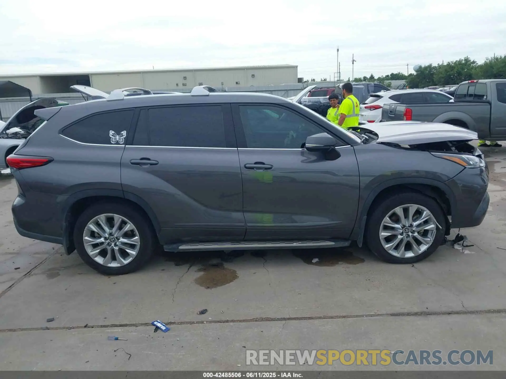 13 Photograph of a damaged car 5TDYARAH5NS513080 TOYOTA HIGHLANDER 2022