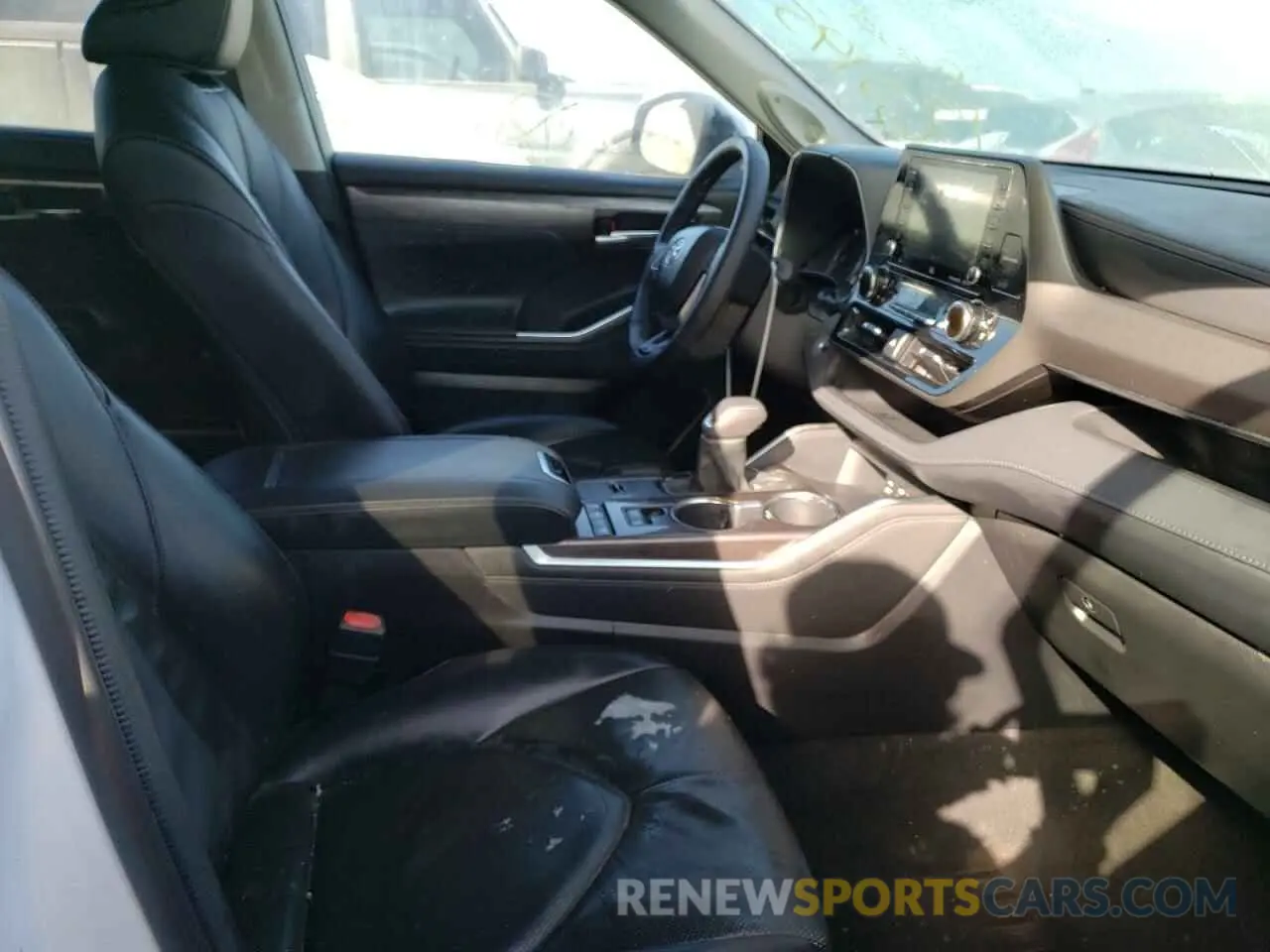 5 Photograph of a damaged car 5TDYZRAH1NS541922 TOYOTA HIGHLANDER 2022