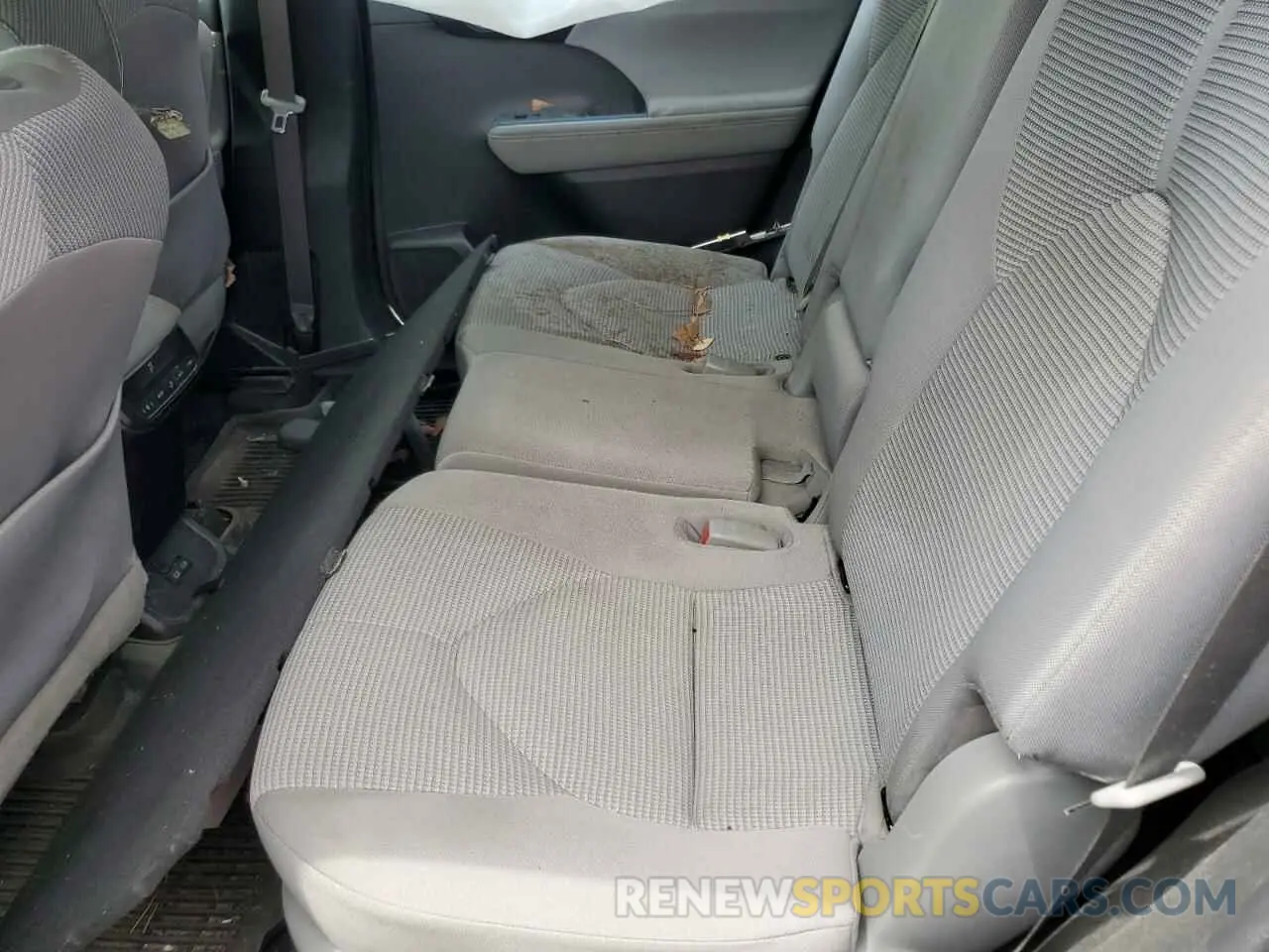 11 Photograph of a damaged car 5TDZZRAH0NS122061 TOYOTA HIGHLANDER 2022