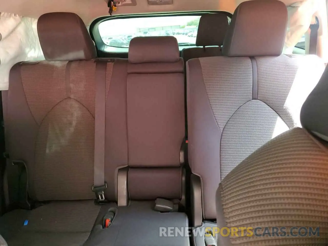 10 Photograph of a damaged car 5TDZZRAH0NS551913 TOYOTA HIGHLANDER 2022