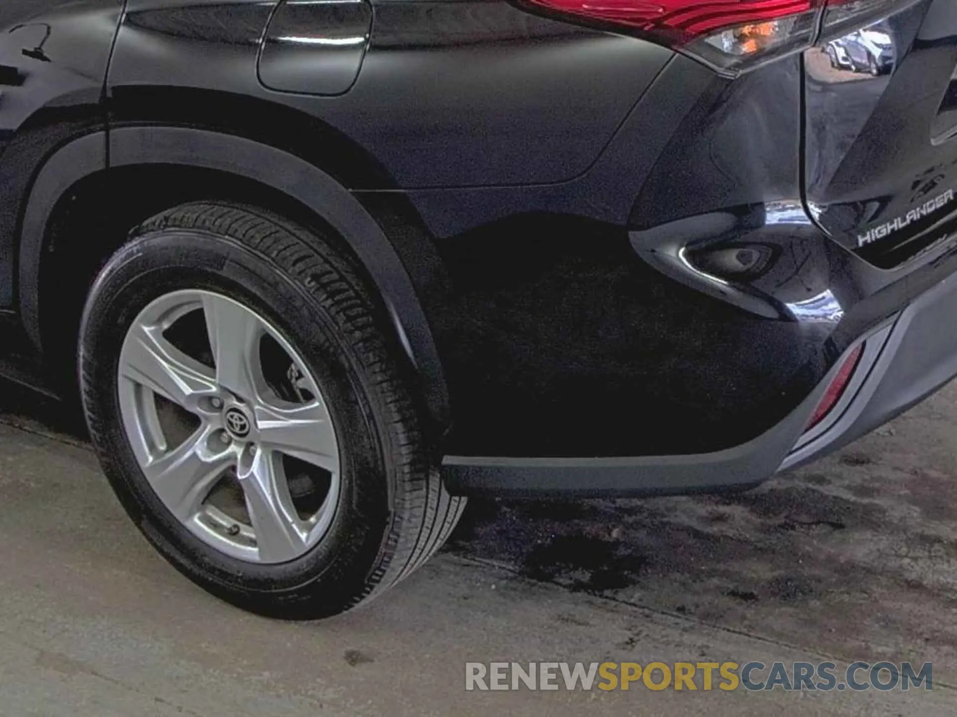 12 Photograph of a damaged car 5TDZZRAH1NS559227 TOYOTA HIGHLANDER 2022