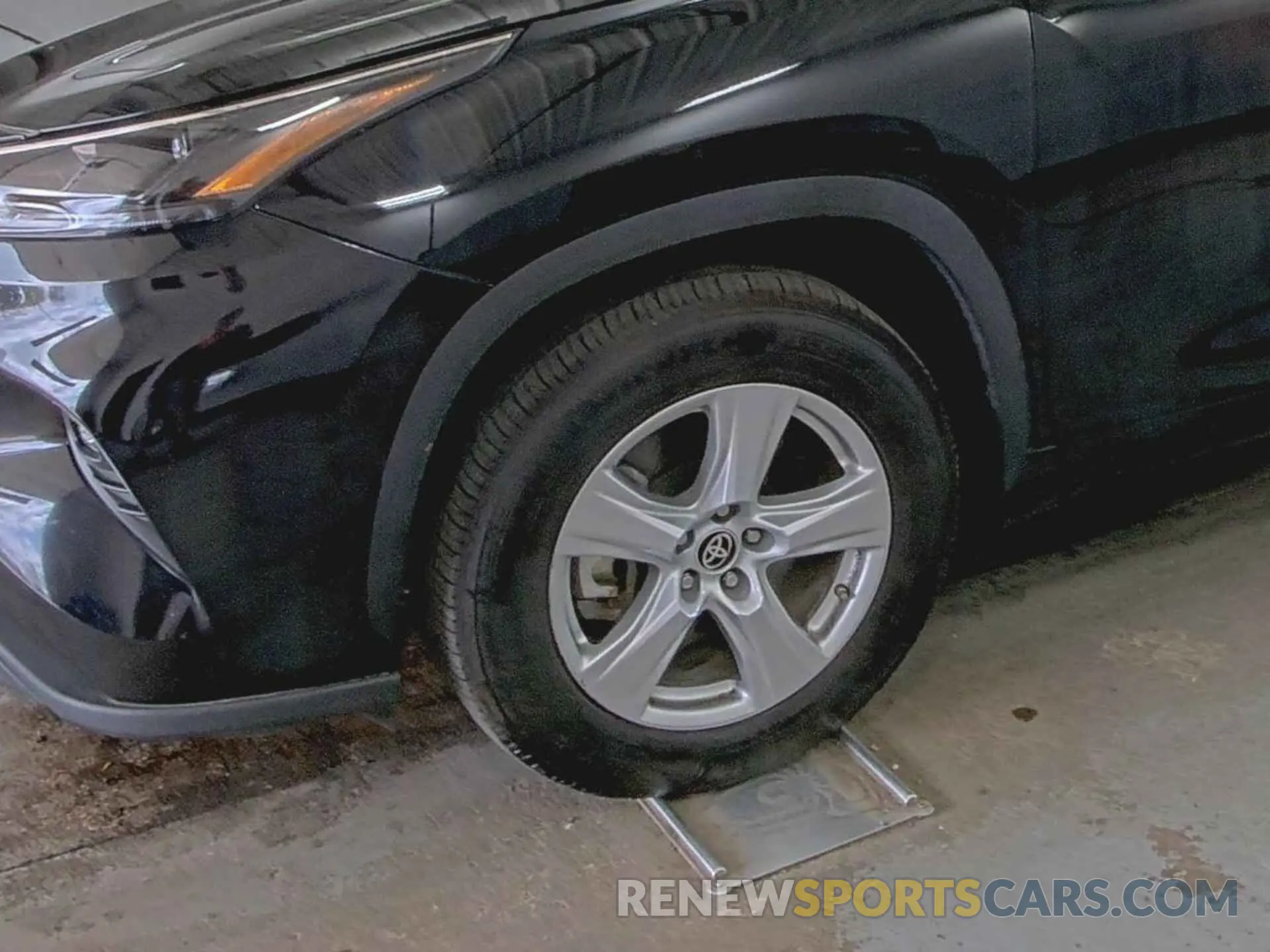 16 Photograph of a damaged car 5TDZZRAH1NS559227 TOYOTA HIGHLANDER 2022
