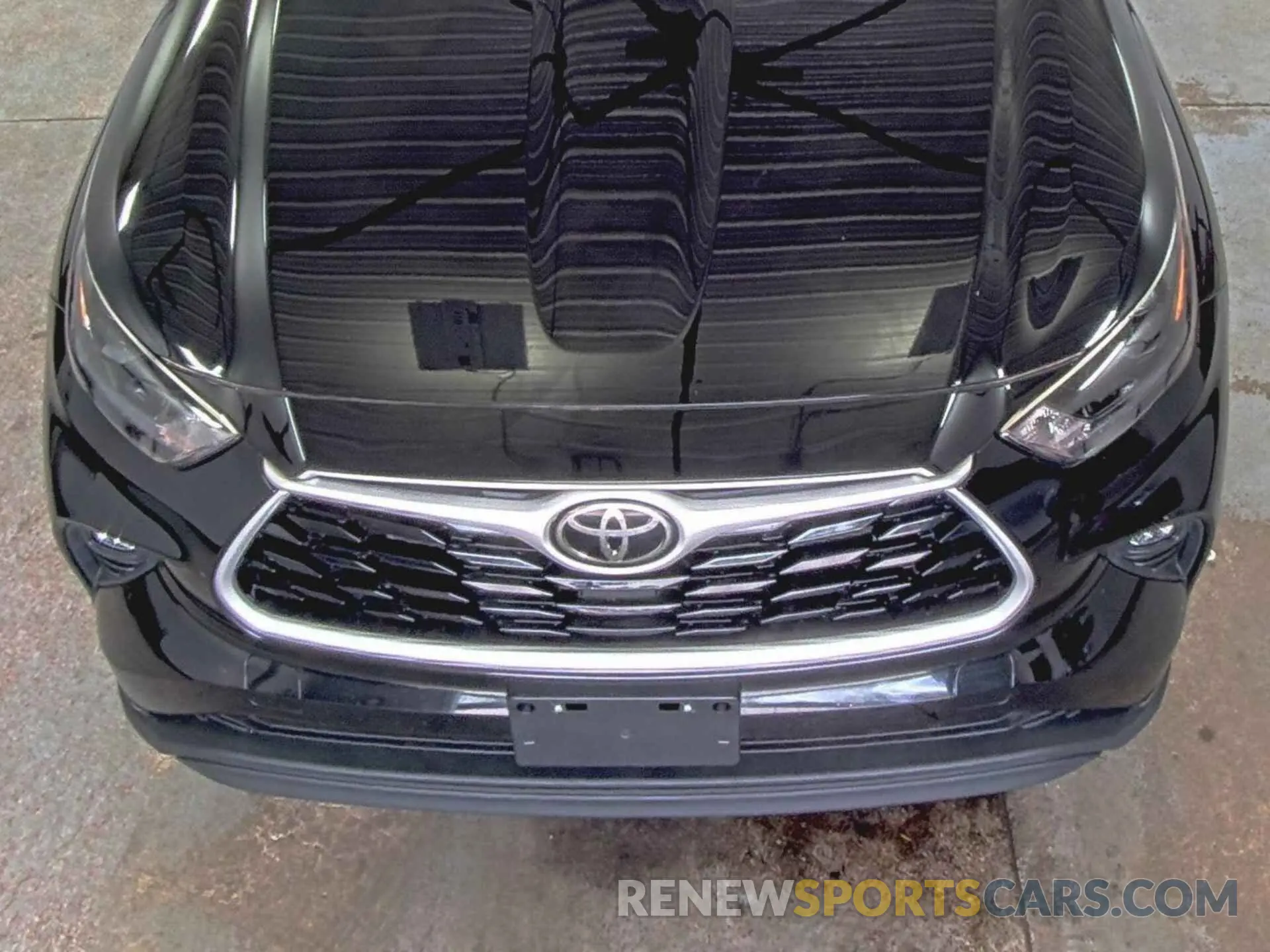 18 Photograph of a damaged car 5TDZZRAH1NS559227 TOYOTA HIGHLANDER 2022