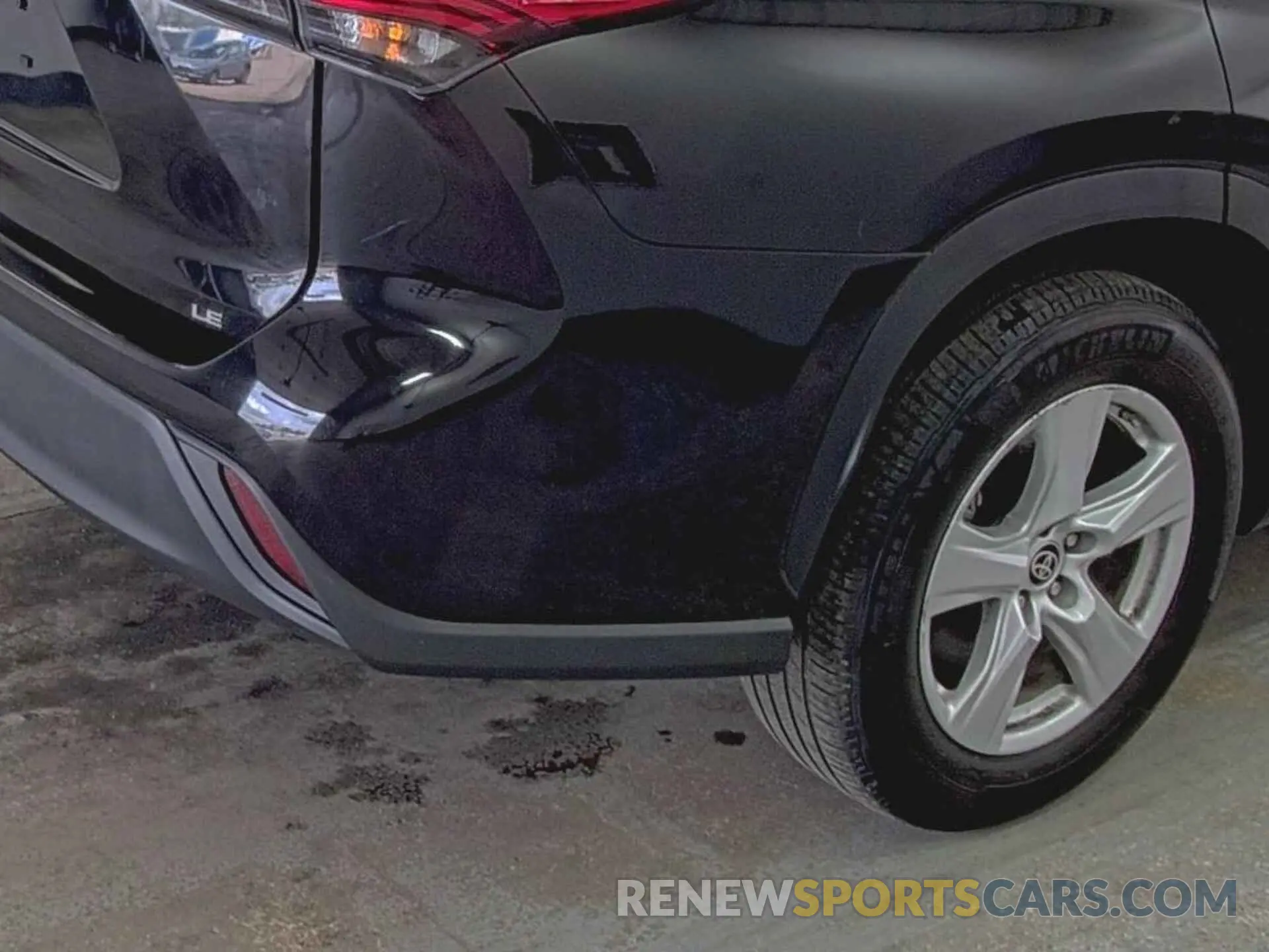 19 Photograph of a damaged car 5TDZZRAH1NS559227 TOYOTA HIGHLANDER 2022