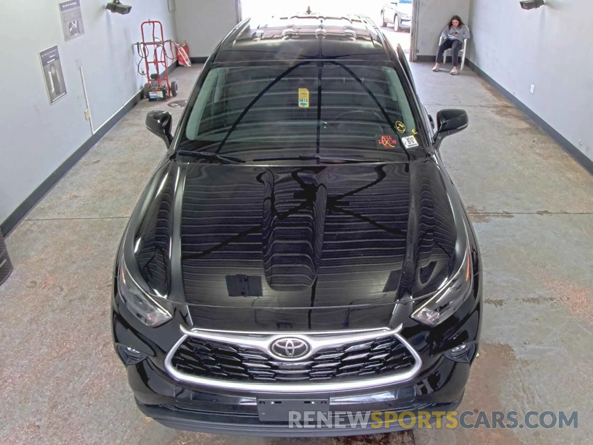 21 Photograph of a damaged car 5TDZZRAH1NS559227 TOYOTA HIGHLANDER 2022