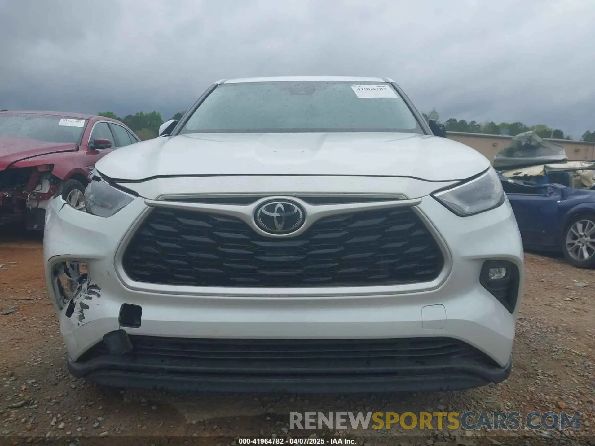 12 Photograph of a damaged car 5TDZZRAH4NS104484 TOYOTA HIGHLANDER 2022